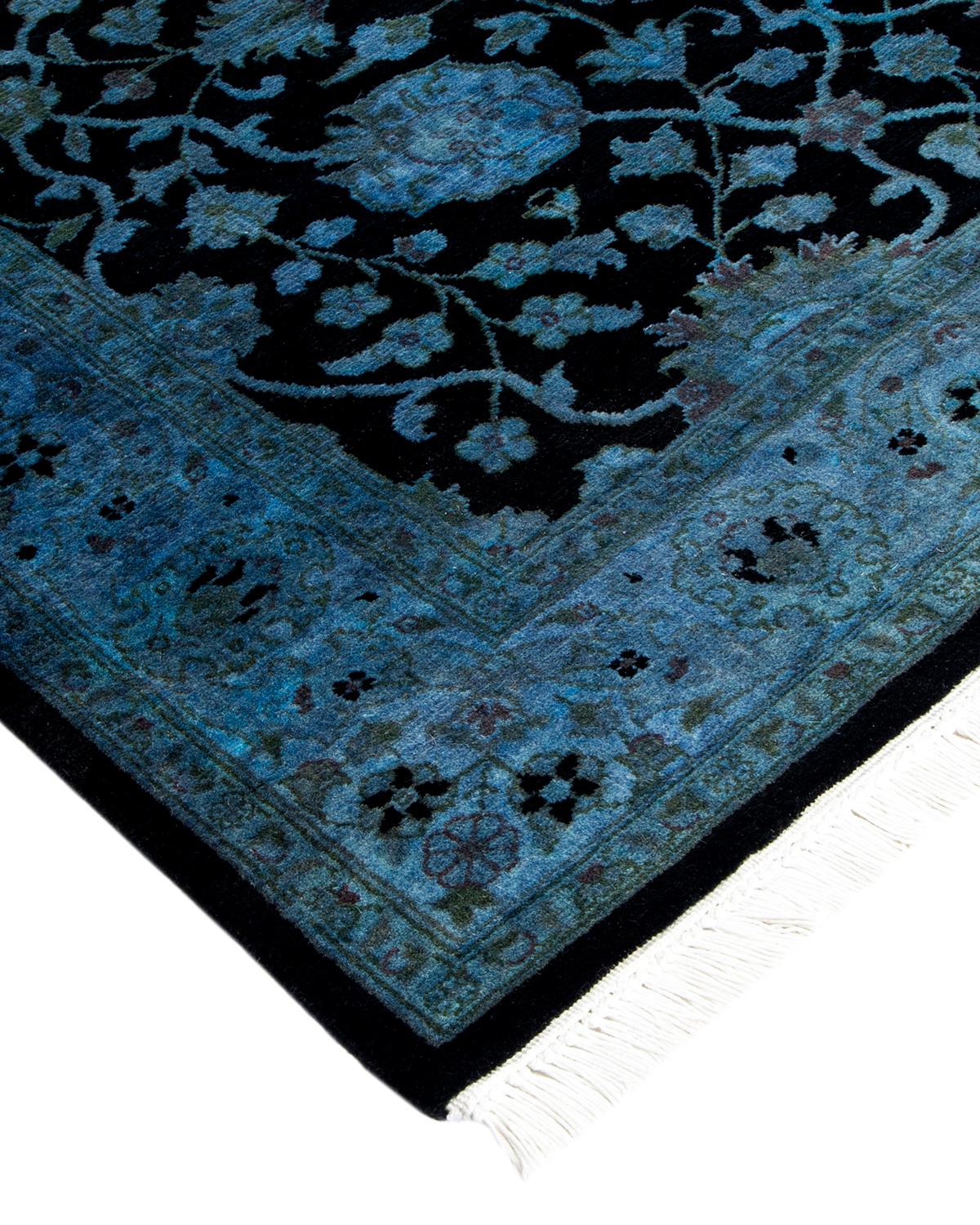 Vibrance-Teppiche sind der Inbegriff von Klassik mit Pfiff: traditionelle Muster in leuchtenden Farben gefärbt. Jeder handgeknüpfte Teppich wird mit einem 100% natürlichen botanischen Farbstoff gewaschen, der verborgene Nuancen in den Mustern