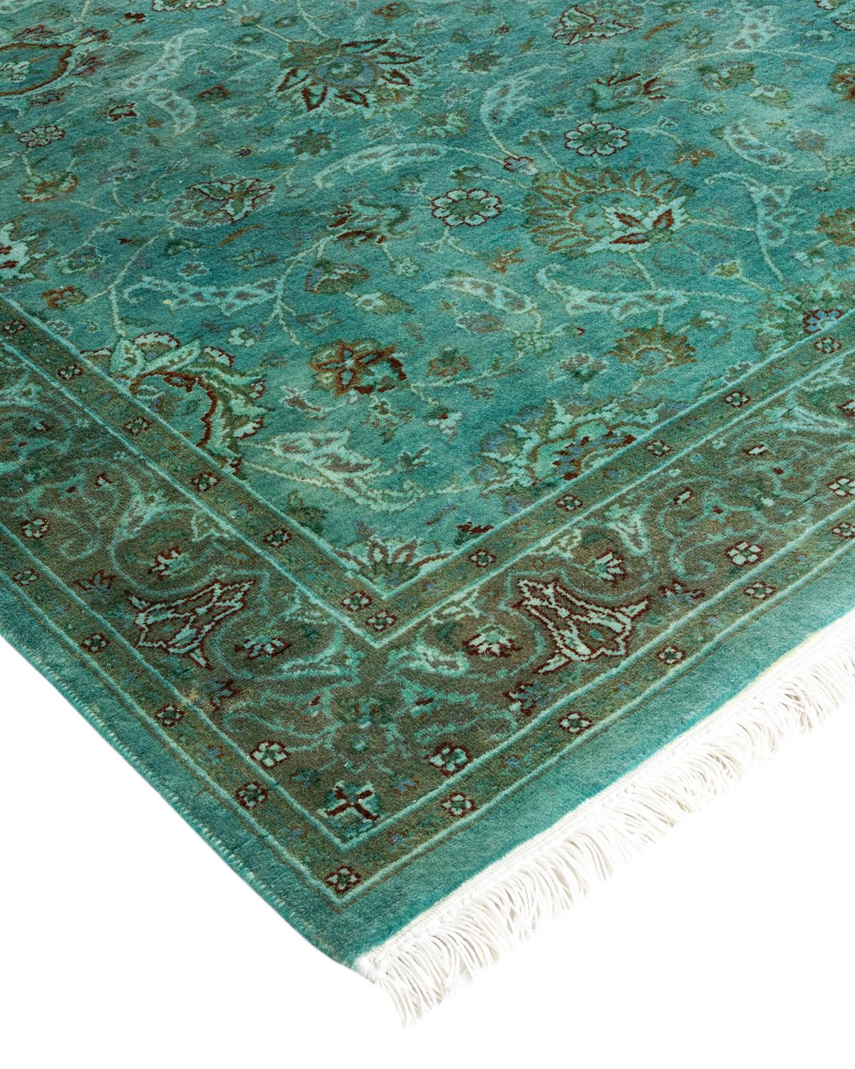 I tappeti Vibrance rappresentano il classico con un tocco di classe: motivi tradizionali sovratinti con colori brillanti. Ogni tappeto annodato a mano viene lavato con una tintura botanica naturale al 100% che rivela le sfumature nascoste nei