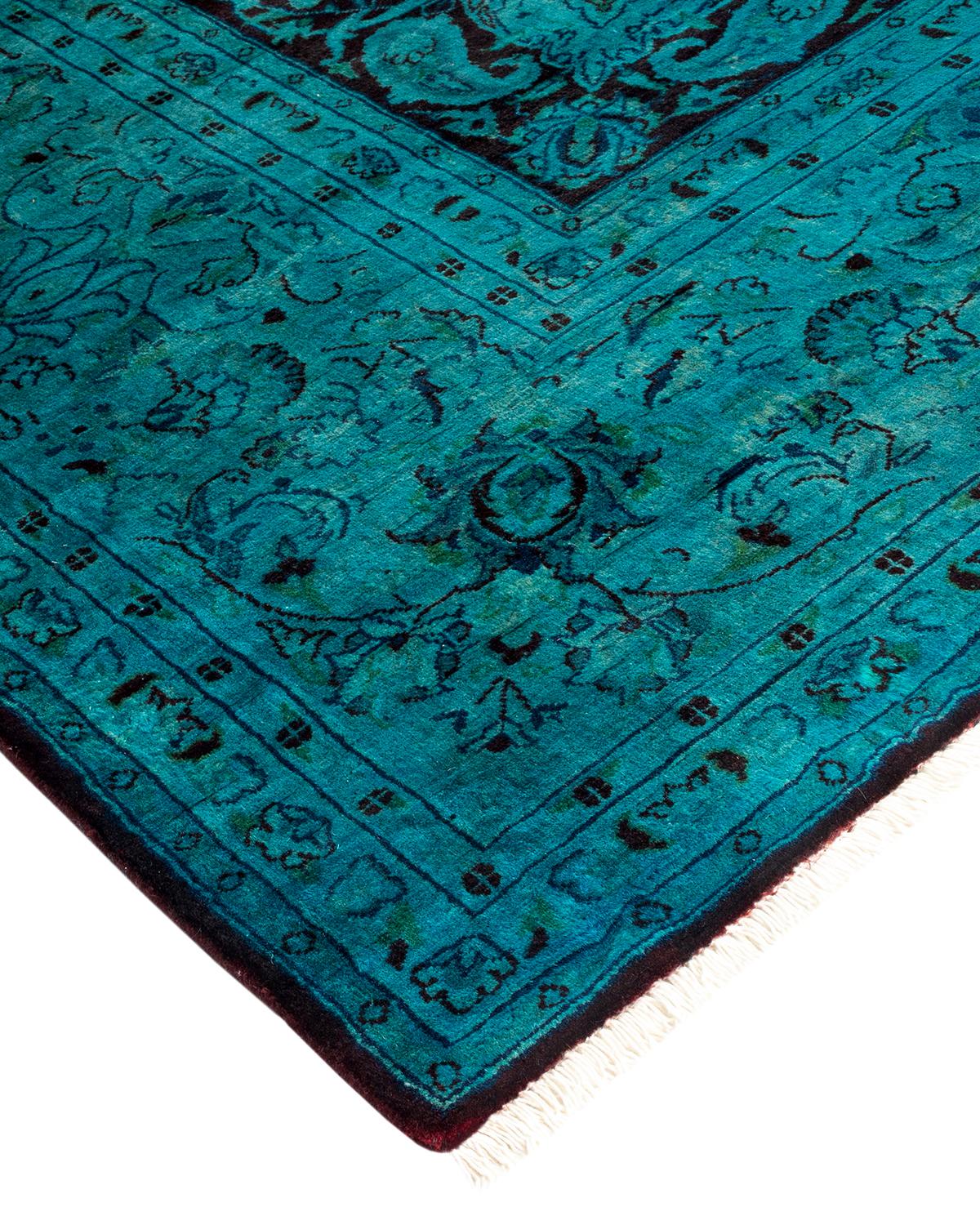I tappeti Vibrance rappresentano il classico con un tocco di classe: motivi tradizionali sovratinti con colori brillanti. Ogni tappeto annodato a mano viene lavato con una tintura botanica naturale al 100% che rivela le sfumature nascoste nei