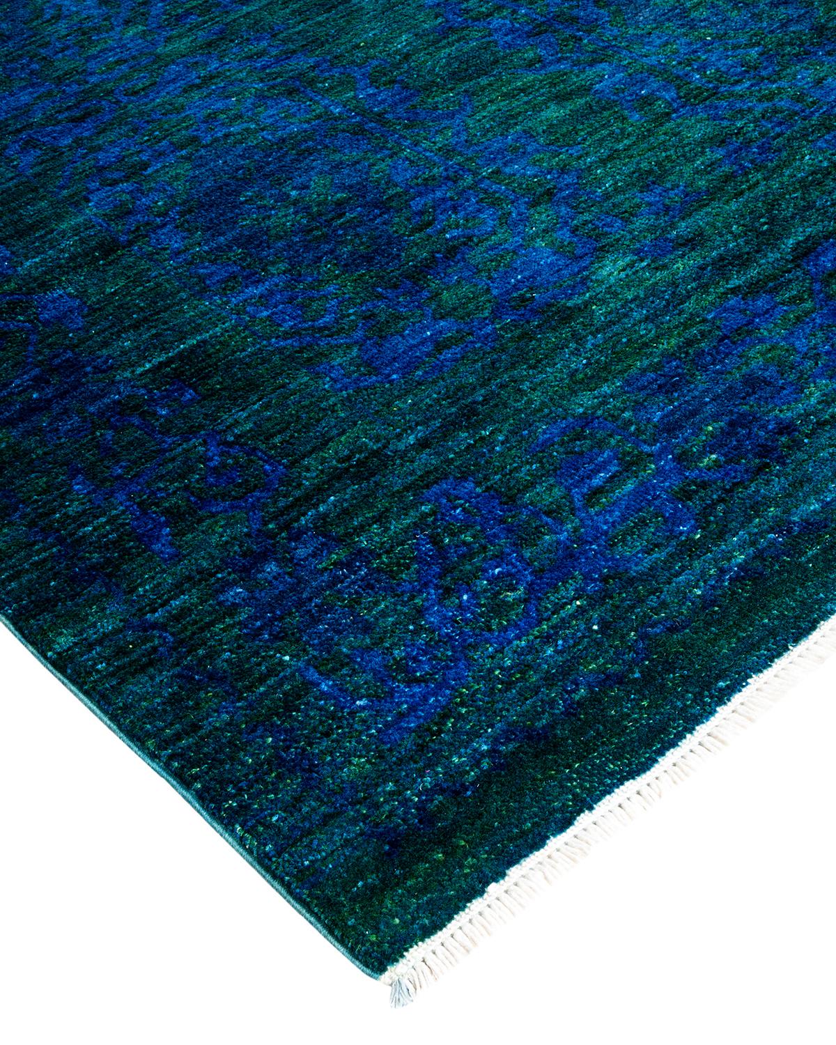 Les tapis Vibrance incarnent le classique avec une touche d'originalité : des motifs traditionnels surteints dans des couleurs éclatantes. Chaque tapis noué à la main est lavé dans une teinture botanique 100 % naturelle qui révèle les nuances