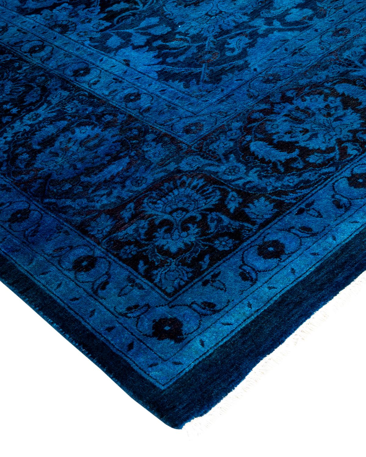 I tappeti Vibrance rappresentano il classico con un tocco di classe: motivi tradizionali sovratinti con colori brillanti. Ogni tappeto annodato a mano viene lavato con una tintura botanica naturale al 100% che rivela le sfumature nascoste nei