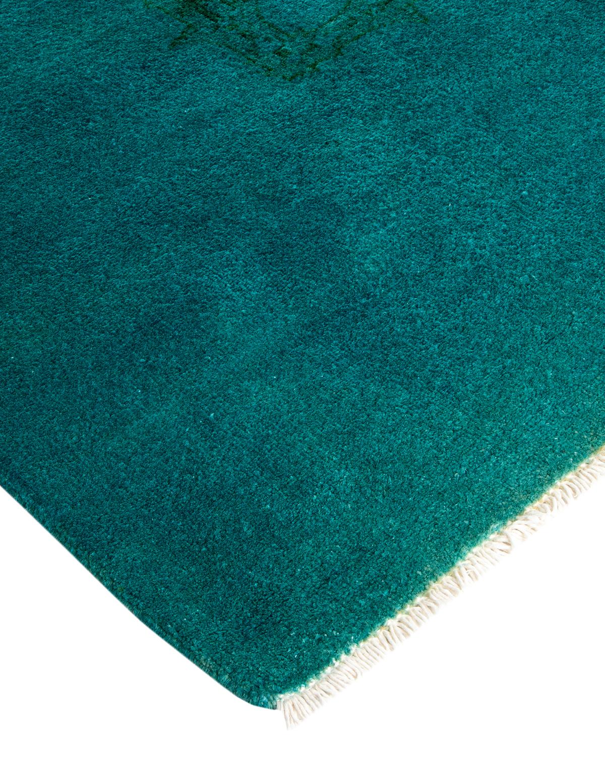 I tappeti Vibrance rappresentano il classico con un tocco di classe: motivi tradizionali sovratinti con colori brillanti. Ogni tappeto annodato a mano viene lavato con una tintura botanica naturale al 100% che rivela le sfumature nascoste nei