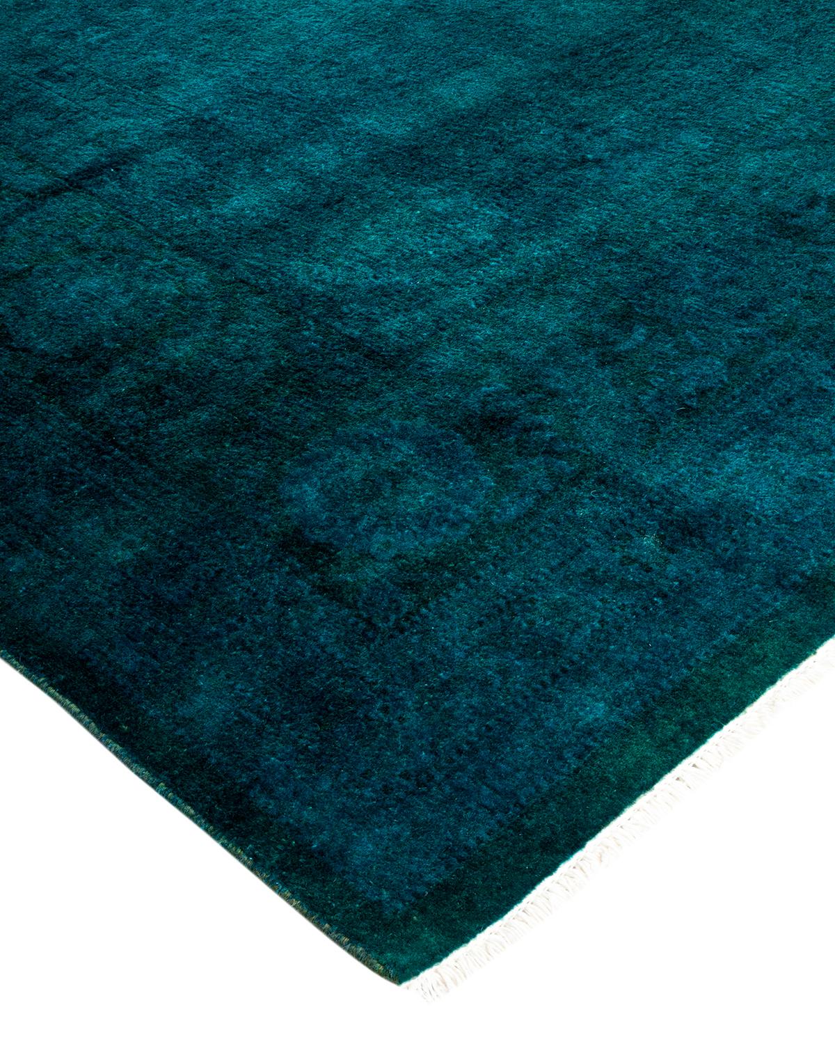 I tappeti Vibrance rappresentano il classico con un tocco di classe: motivi tradizionali sovratinti con colori brillanti. Ogni tappeto annodato a mano viene lavato con una tintura botanica naturale al 100% che rivela le sfumature nascoste nei