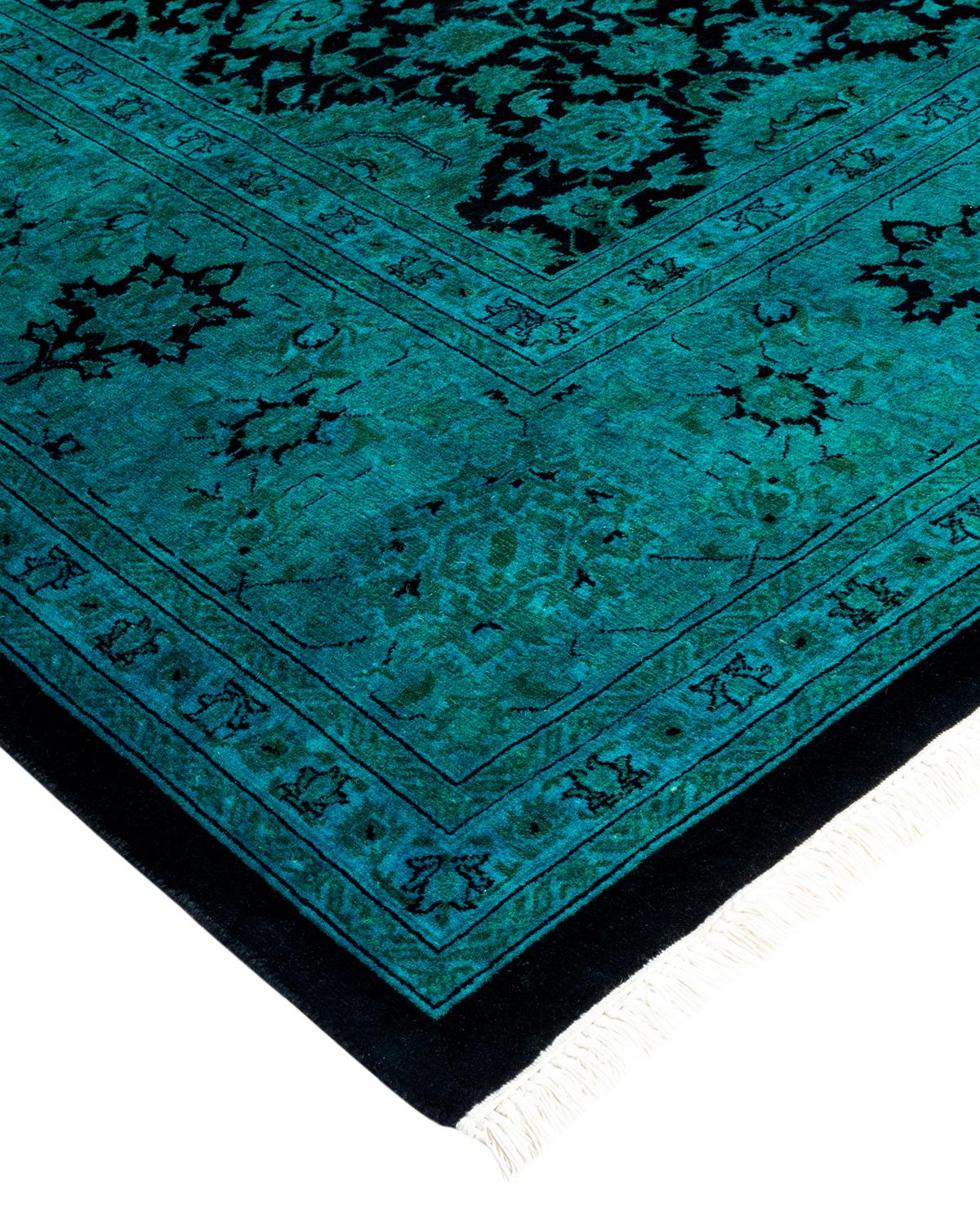 I tappeti Vibrance rappresentano il classico con un tocco di classe: motivi tradizionali sovratinti con colori brillanti. Ogni tappeto annodato a mano viene lavato con una tintura botanica naturale al 100% che rivela le sfumature nascoste nei