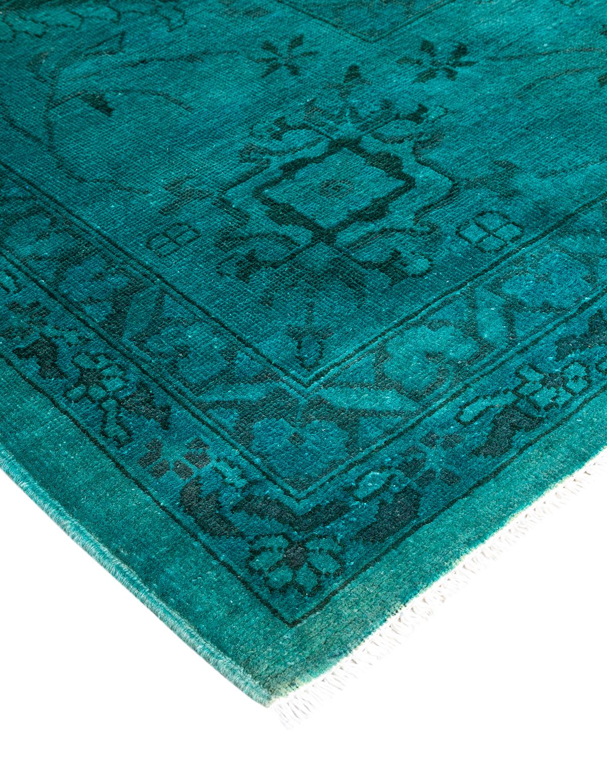Vibrance-Teppiche sind der Inbegriff von Klassik mit Pfiff: traditionelle Muster in leuchtenden Farben gefärbt. Jeder handgeknüpfte Teppich wird mit einem 100 % natürlichen botanischen Farbstoff gewaschen, der verborgene Nuancen in den Mustern