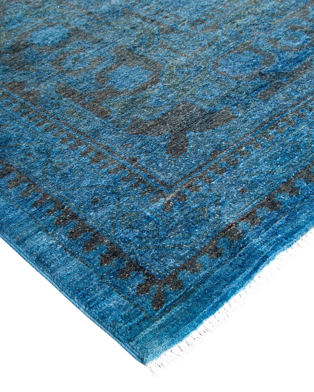 Les tapis Vibrance incarnent le classique avec une touche d'originalité : des motifs traditionnels surteints dans des couleurs éclatantes. Chaque tapis noué à la main est lavé dans une teinture botanique 100 % naturelle qui révèle les nuances