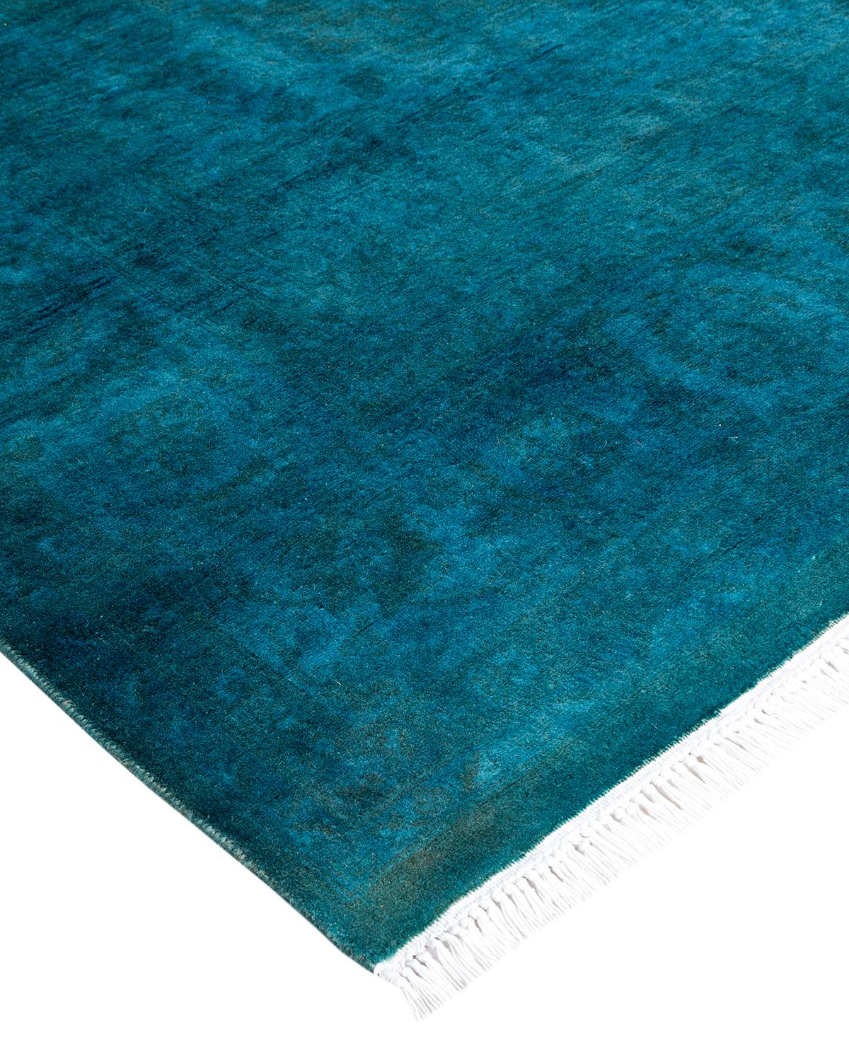 I tappeti Vibrance rappresentano il classico con un tocco di classe: motivi tradizionali sovratinti con colori brillanti. Ogni tappeto annodato a mano viene lavato con una tintura botanica 100% naturale che rivela le sfumature nascoste degli am