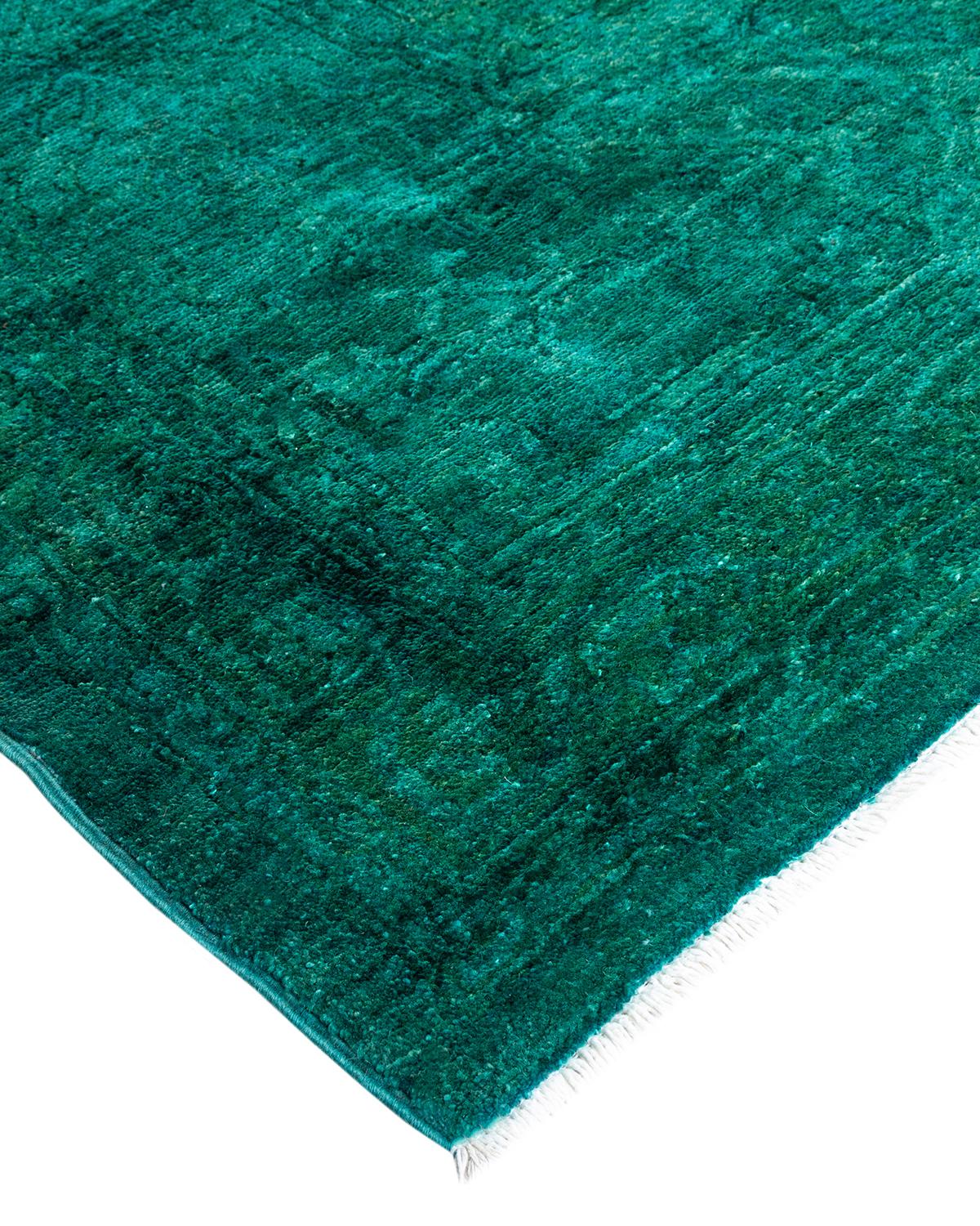 I tappeti Vibrance rappresentano il classico con un tocco di classe: motivi tradizionali sovratinti con colori brillanti. Ogni tappeto annodato a mano viene lavato con una tintura botanica 100% naturale che rivela le sfumature nascoste degli am