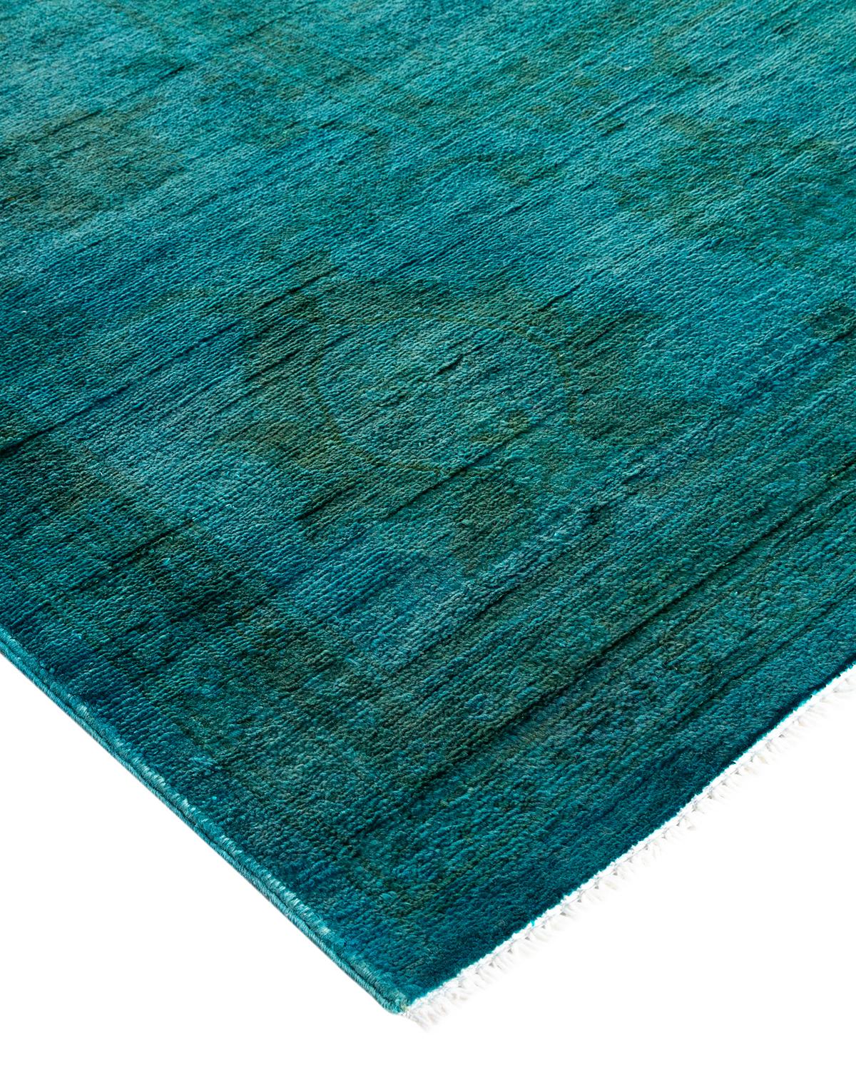 I tappeti Vibrance rappresentano il classico con un tocco di classe: motivi tradizionali sovratinti con colori brillanti. Ogni tappeto annodato a mano viene lavato con una tintura botanica 100% naturale che rivela le sfumature nascoste degli am