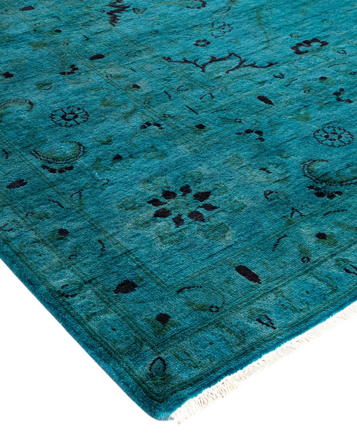 I tappeti Vibrance rappresentano il classico con un tocco di classe: motivi tradizionali sovratinti con colori brillanti. Ogni tappeto annodato a mano viene lavato con una tintura botanica 100% naturale che rivela le sfumature nascoste degli am