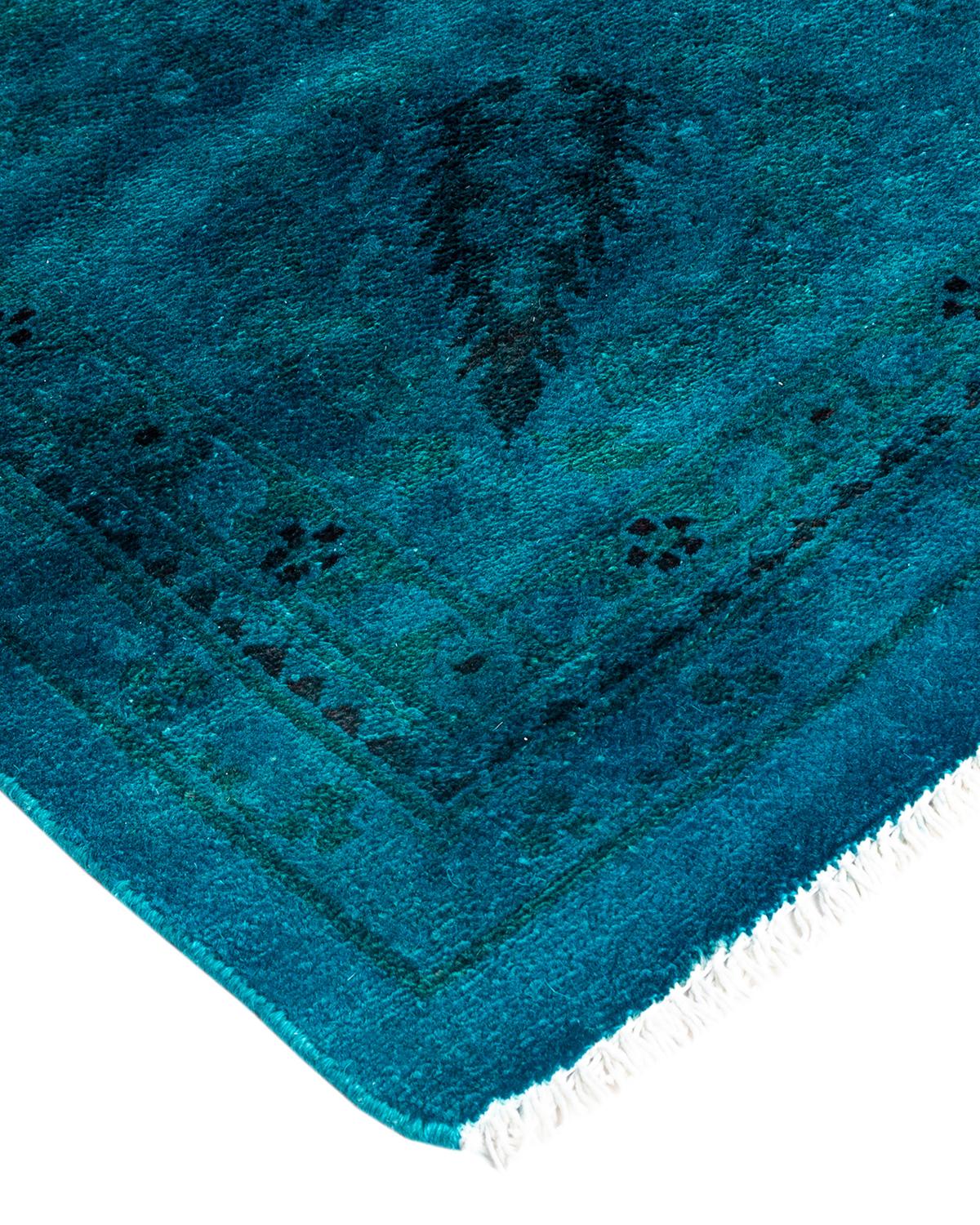 I tappeti Vibrance rappresentano il classico con un tocco di classe: motivi tradizionali sovratinti con colori brillanti. Ogni tappeto annodato a mano viene lavato con una tintura botanica 100% naturale che rivela le sfumature nascoste degli am