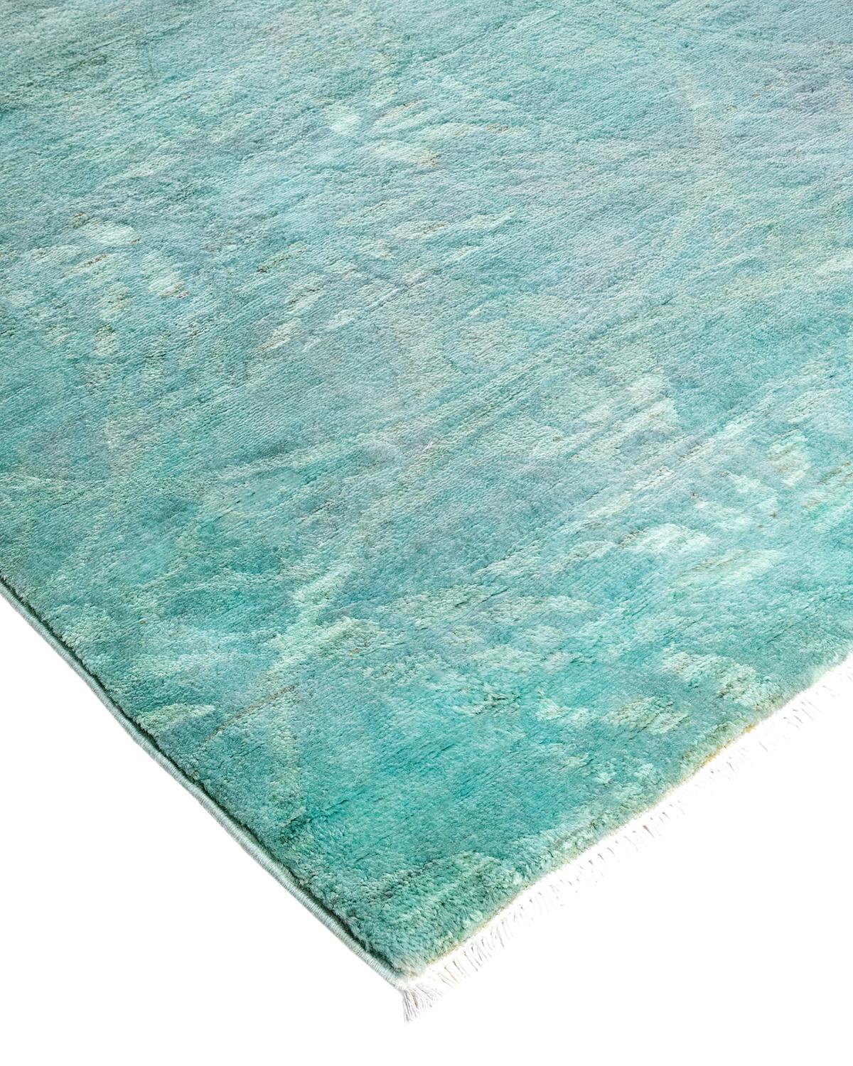 I tappeti Vibrance rappresentano il classico con un tocco di classe: motivi tradizionali sovratinti con colori brillanti. Ogni tappeto annodato a mano viene lavato con una tintura botanica 100% naturale che rivela le sfumature nascoste degli am