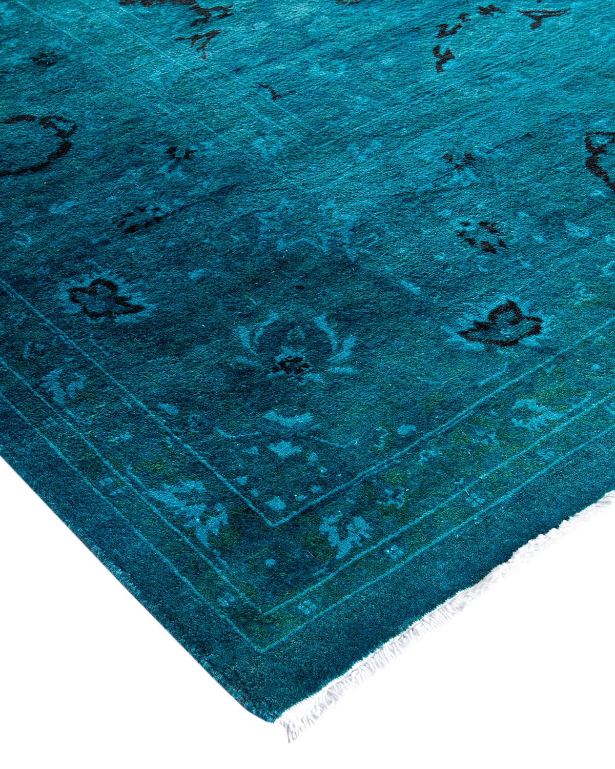 I tappeti Vibrance rappresentano il classico con un tocco di classe: motivi tradizionali sovratinti con colori brillanti. Ogni tappeto annodato a mano viene lavato con una tintura botanica 100% naturale che rivela le sfumature nascoste degli am