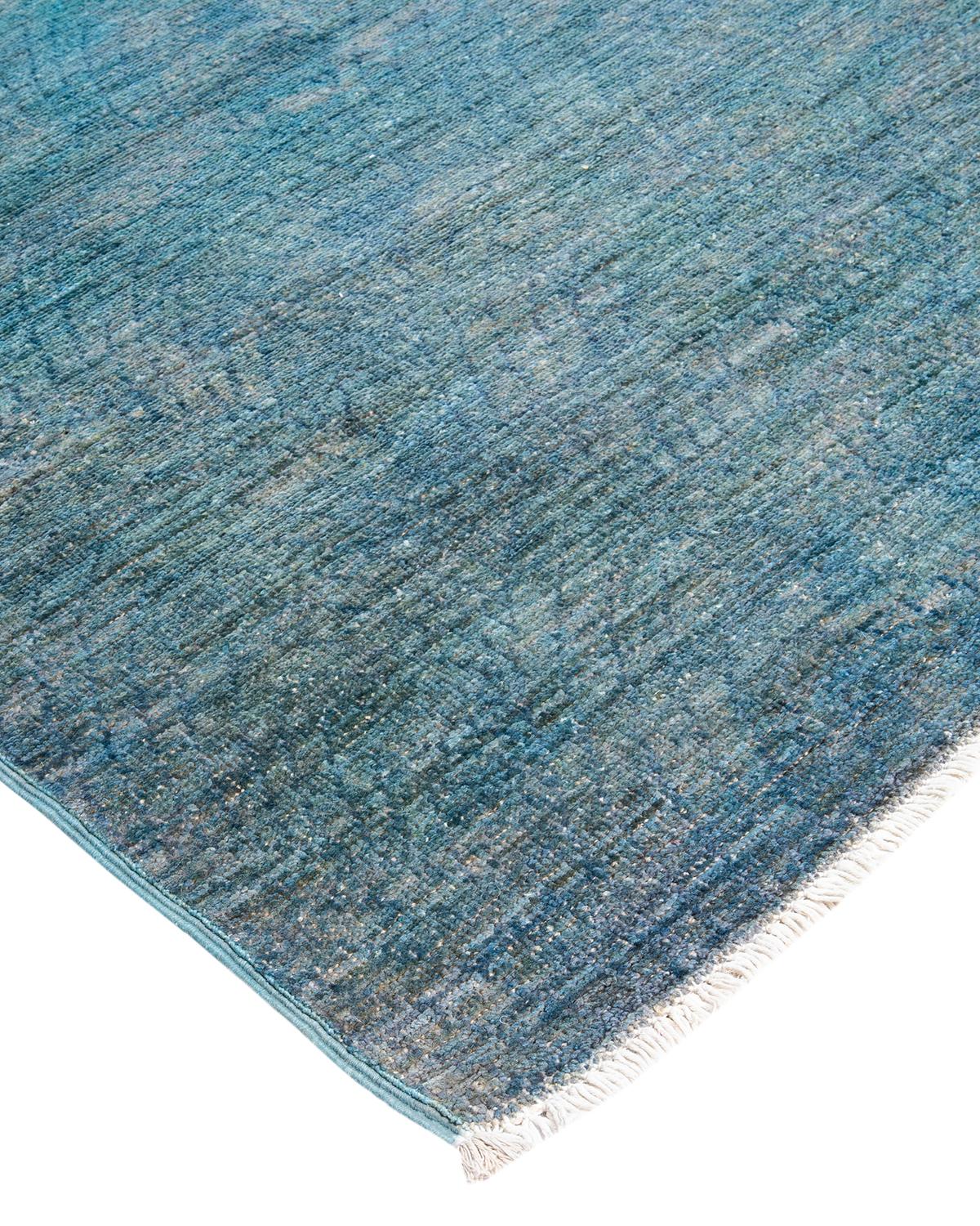 Les tapis Vibrance incarnent le classique avec une touche d'originalité : des motifs traditionnels surteints dans des couleurs éclatantes. Chaque tapis noué à la main est lavé dans une teinture botanique 100 % naturelle qui révèle les nuances