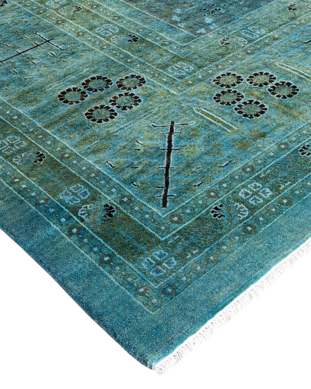 Las alfombras Vibrance son la personificación de lo clásico con un toque especial: motivos tradicionales teñidos de colores brillantes. Cada alfombra anudada a mano se lava con un tinte botánico 100% natural que revela matices ocultos en los