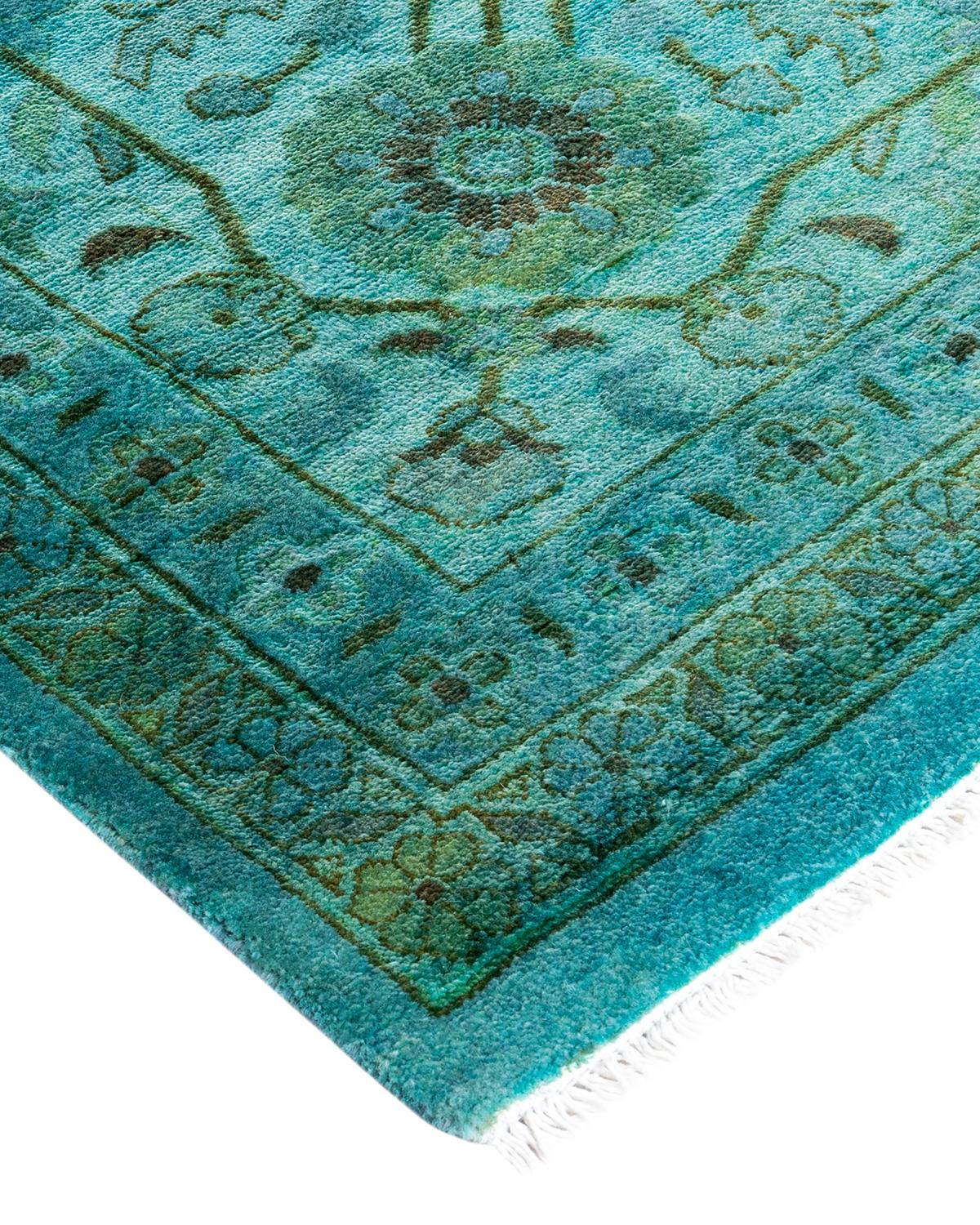 I tappeti Vibrance rappresentano il classico con un tocco di classe: motivi tradizionali sovratinti con colori brillanti. Ogni tappeto annodato a mano viene lavato con una tintura botanica 100% naturale che rivela le sfumature nascoste degli am
