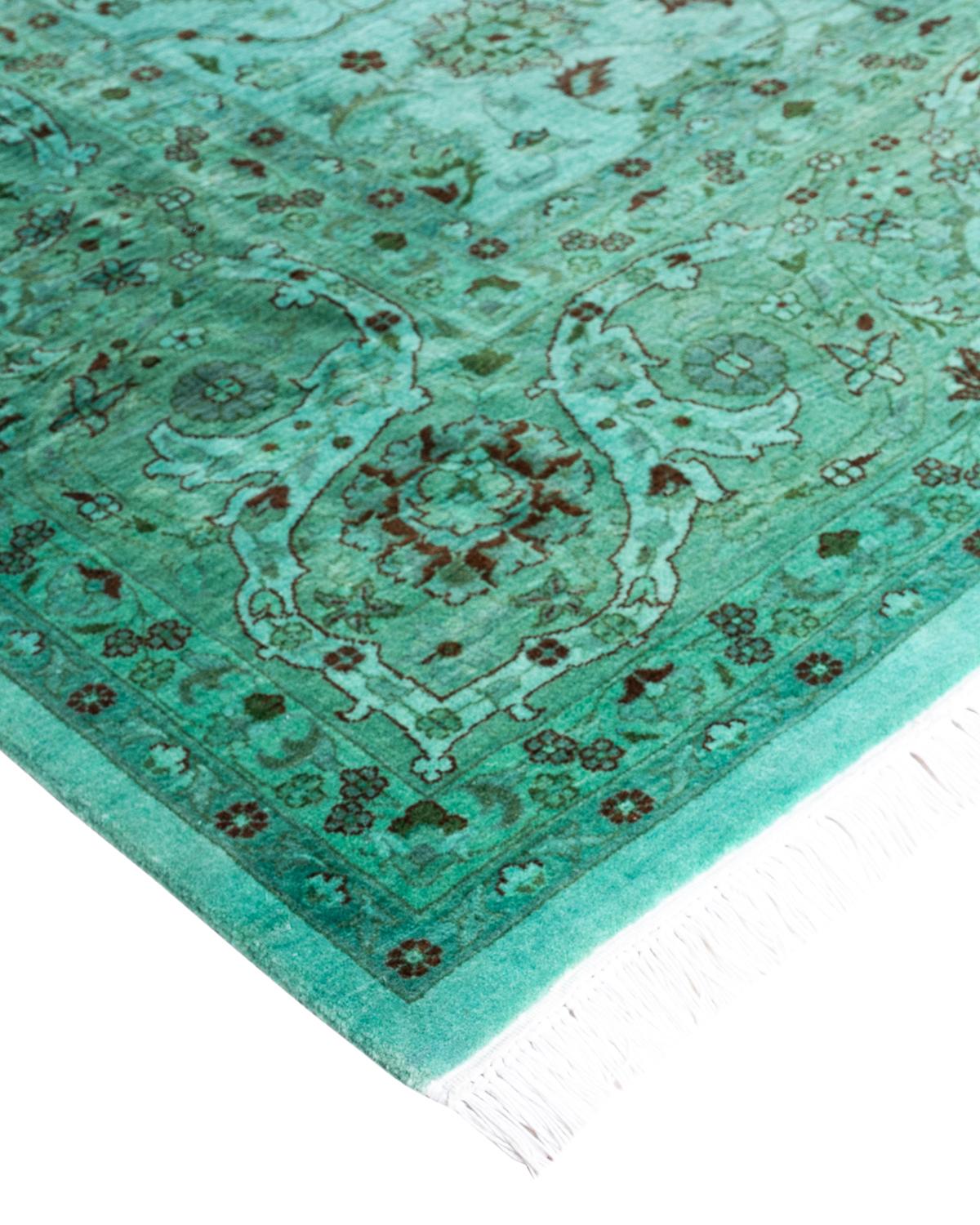 I tappeti Vibrance rappresentano il classico con un tocco di classe: motivi tradizionali sovratinti con colori brillanti. Ogni tappeto annodato a mano viene lavato con una tintura botanica 100% naturale che rivela le sfumature nascoste degli am