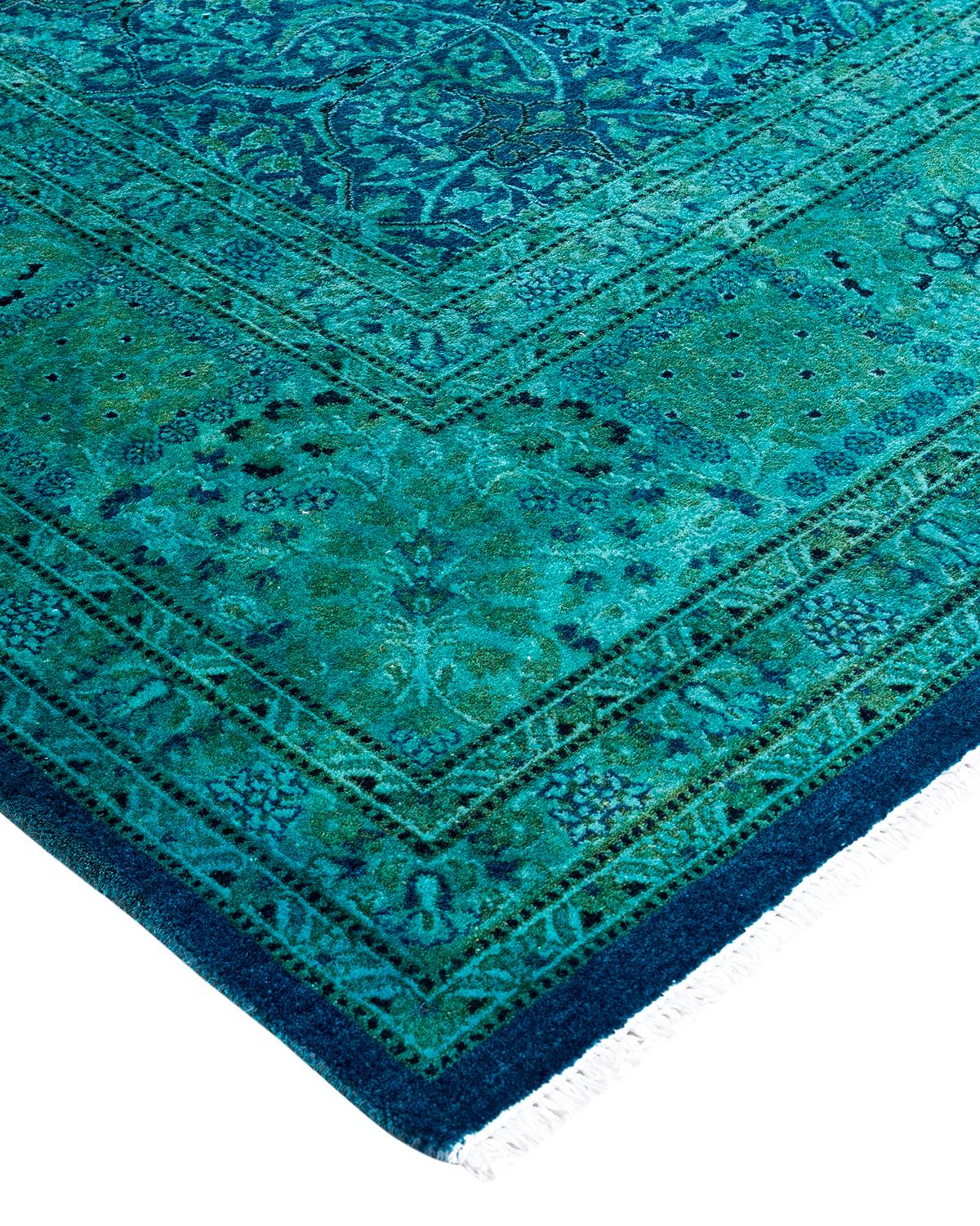 Las alfombras Vibrance son la personificación de lo clásico con un toque especial: motivos tradicionales teñidos de colores brillantes. Cada alfombra anudada a mano se lava con un tinte botánico 100% natural que revela matices ocultos en los