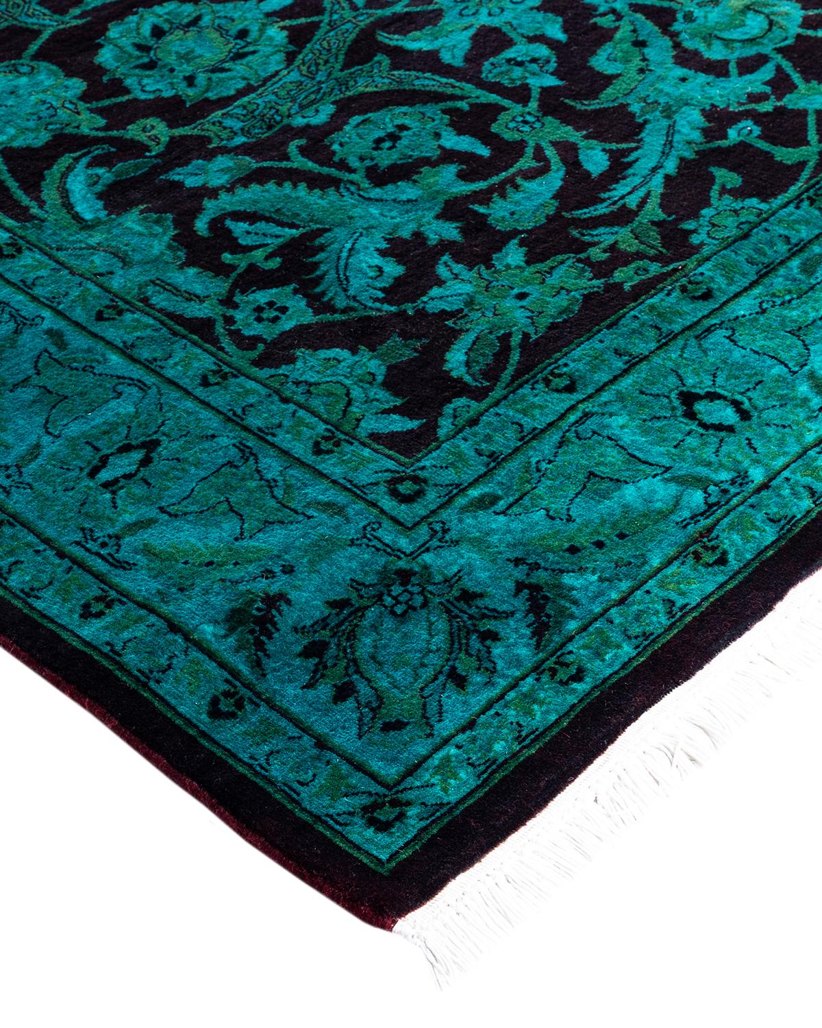 I tappeti Vibrance rappresentano il classico con un tocco di classe: motivi tradizionali sovratinti con colori brillanti. Ogni tappeto annodato a mano viene lavato con una tintura botanica 100% naturale che rivela le sfumature nascoste degli am