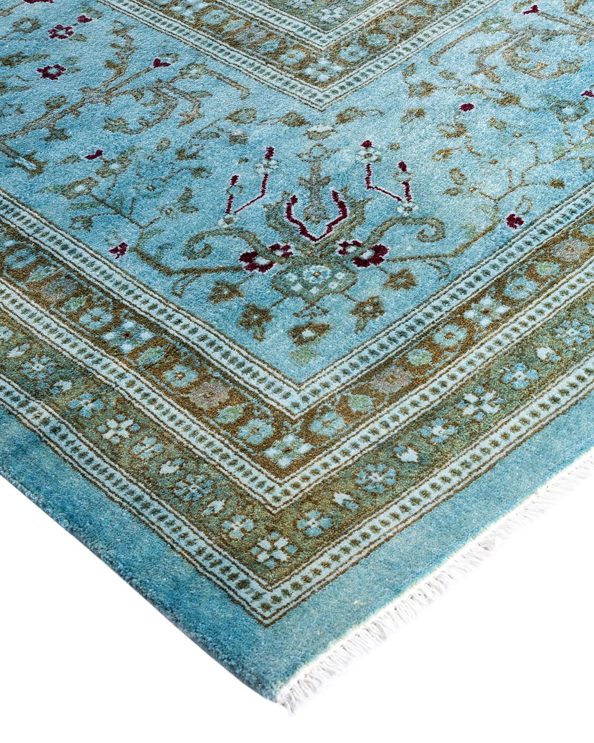 I tappeti Vibrance rappresentano il classico con un tocco di classe: motivi tradizionali sovratinti con colori brillanti. Ogni tappeto annodato a mano viene lavato con una tintura botanica 100% naturale che rivela le sfumature nascoste degli am