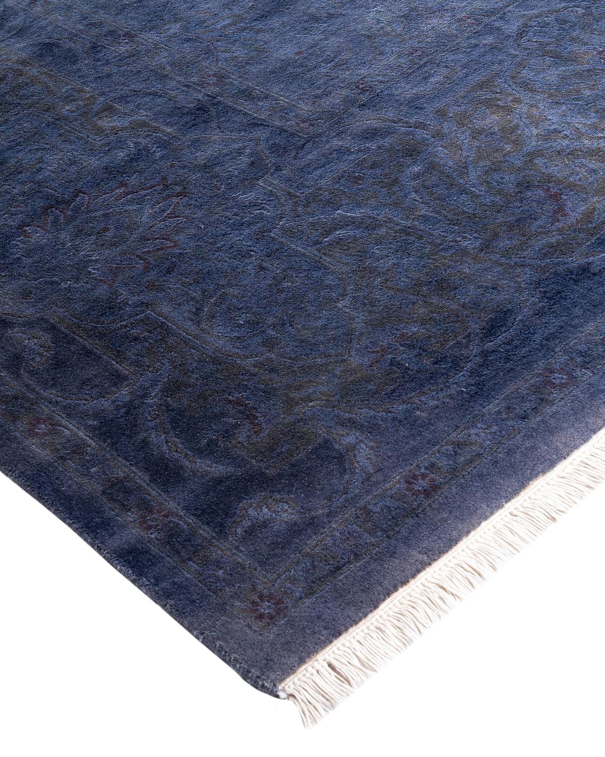 Las alfombras Vibrance son la personificación de lo clásico con un toque especial: motivos tradicionales teñidos de colores brillantes. Cada alfombra anudada a mano se lava con un tinte botánico 100% natural que revela matices ocultos en los