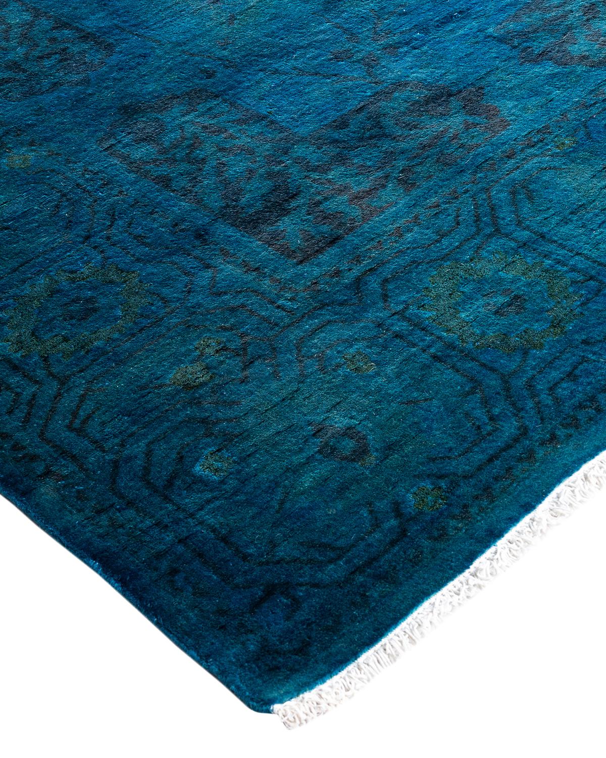 I tappeti Vibrance rappresentano il classico con un tocco di classe: motivi tradizionali sovratinti con colori brillanti. Ogni tappeto annodato a mano viene lavato con una tintura botanica 100% naturale che rivela le sfumature nascoste degli am