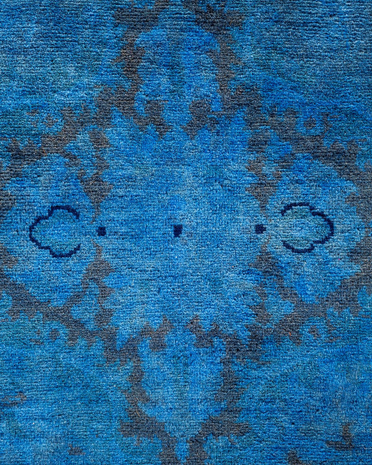 Pakistano Tappeto contemporaneo in lana sovratinta annodata a mano di colore blu in vendita