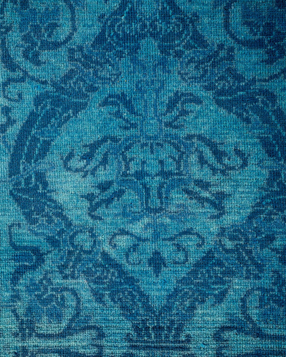 Pakistano Tappeto contemporaneo in lana sovratinta annodata a mano di colore blu in vendita