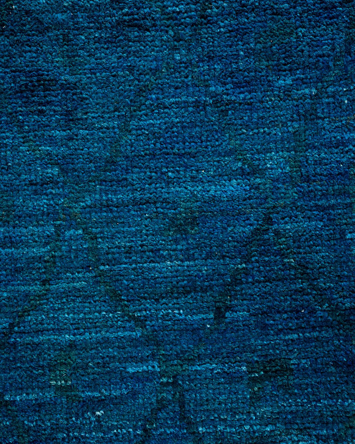 Pakistano Tappeto contemporaneo in lana sovratinta annodata a mano di colore blu in vendita