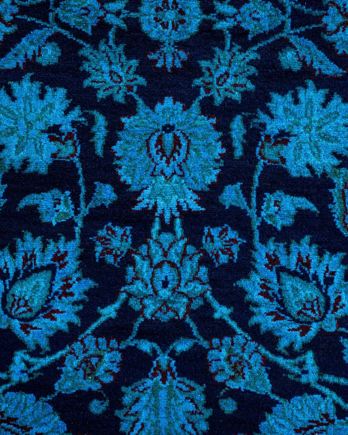 Pakistano Tappeto contemporaneo in lana sovratinta annodata a mano di colore blu in vendita