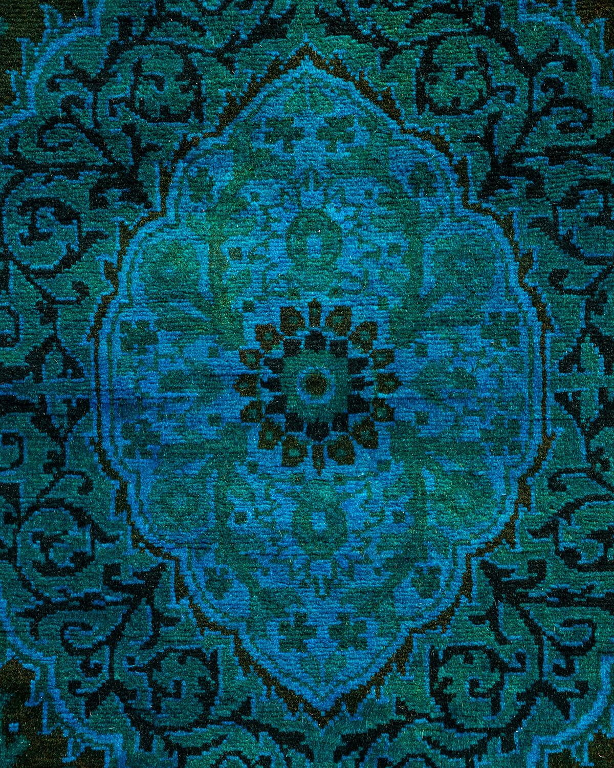 Pakistano Tappeto contemporaneo in lana sovratinta annodata a mano di colore blu in vendita