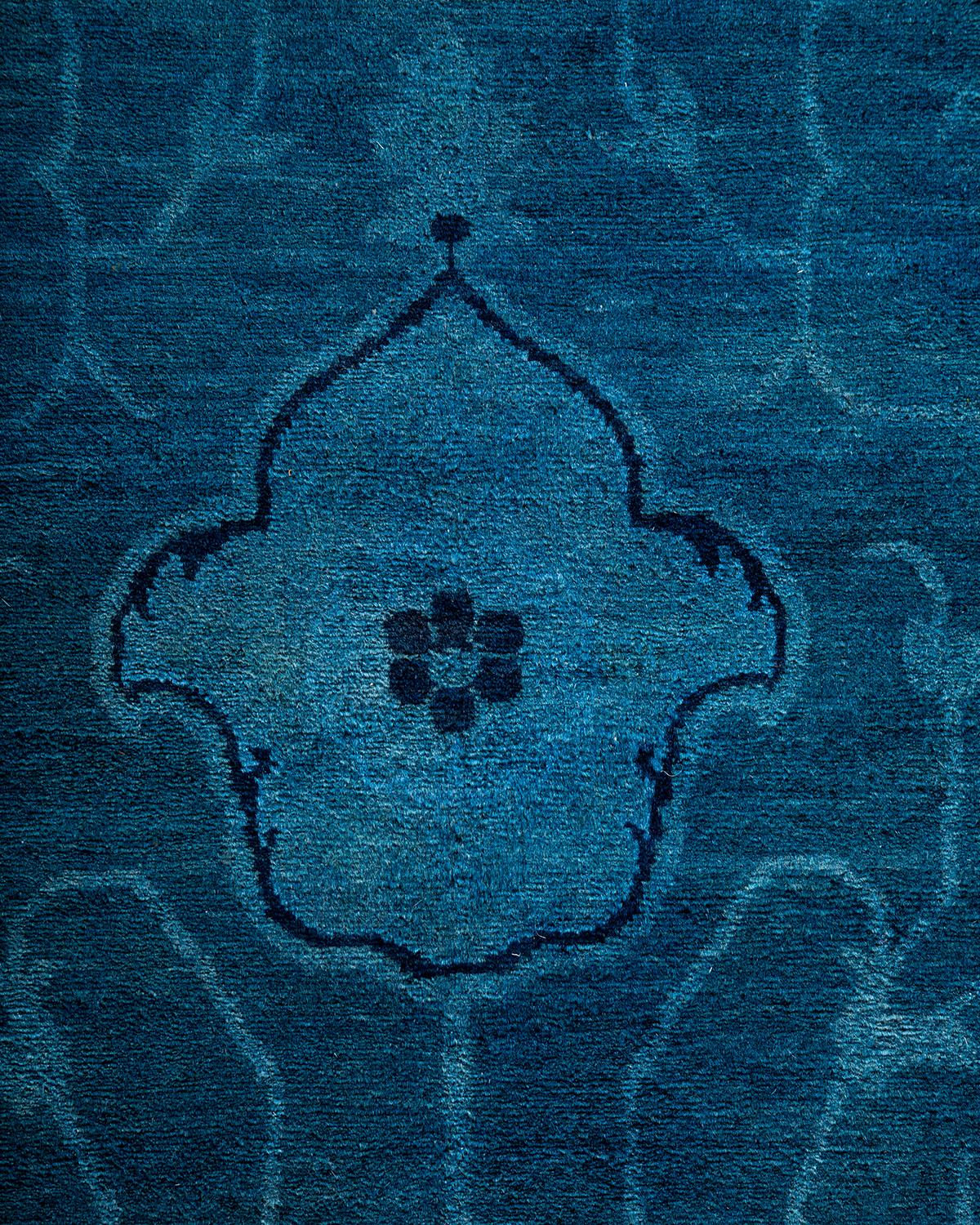 Pakistanais Tapis de sol contemporain en laine surteinte nouée à la main, bleu en vente