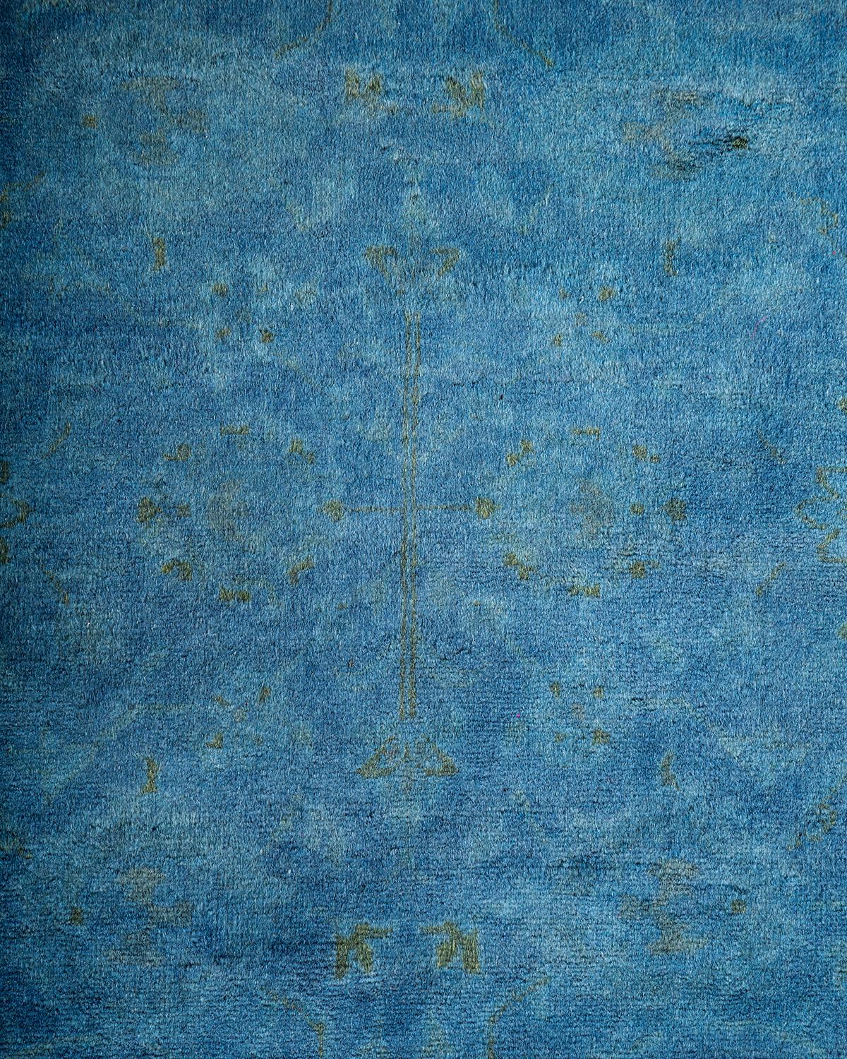 Pakistano Tappeto contemporaneo in lana sovratinta annodata a mano di colore blu in vendita