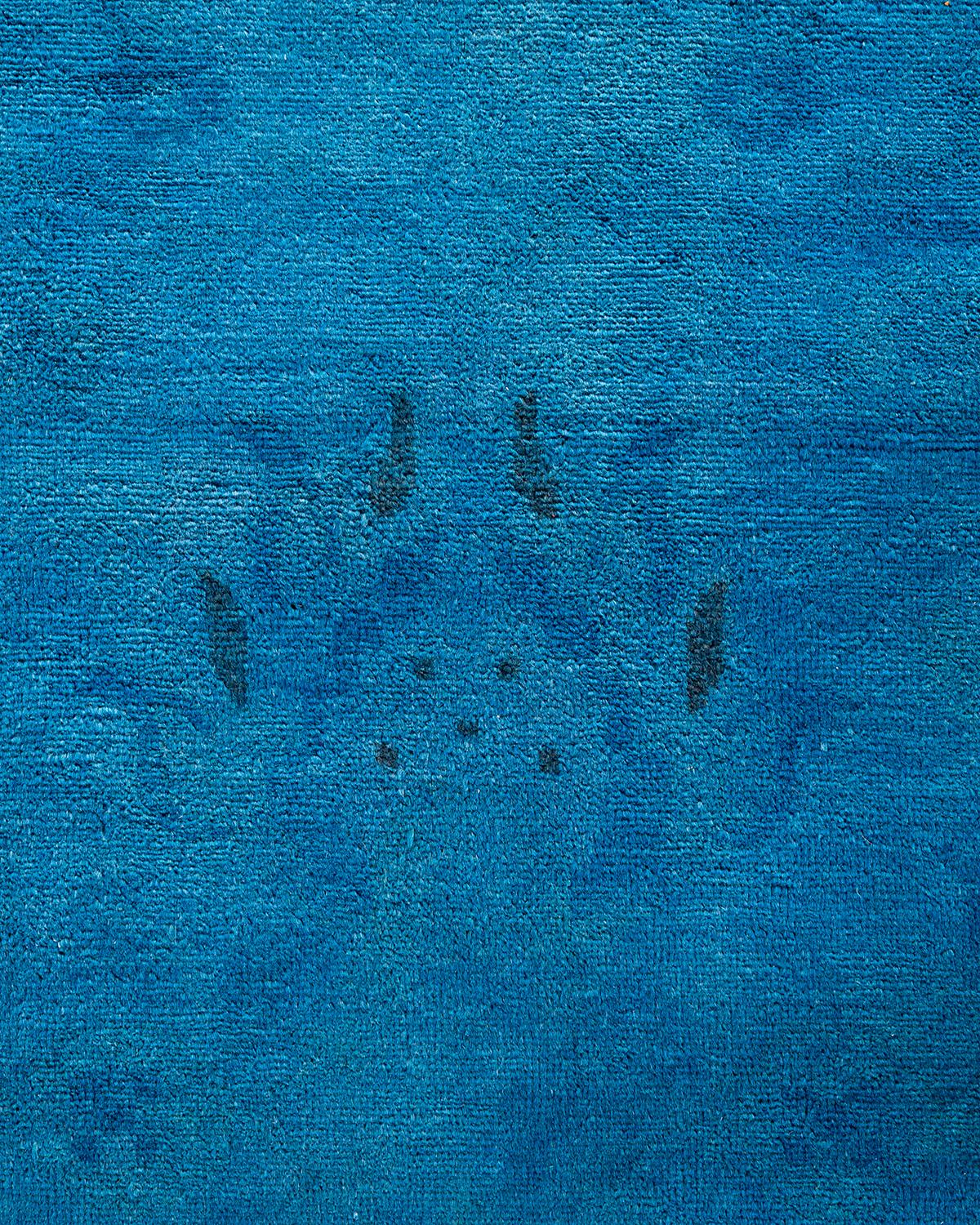 Pakistano Tappeto contemporaneo in lana sovratinta annodata a mano di colore blu in vendita