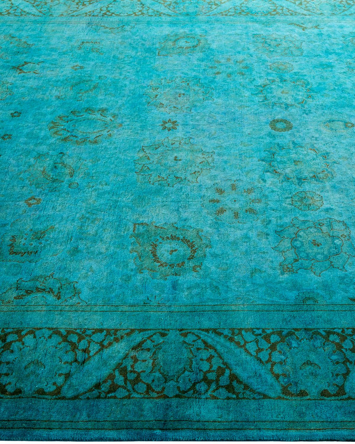 Tappeto contemporaneo in lana sovratinta annodata a mano di colore blu In condizioni Nuovo in vendita a Norwalk, CT
