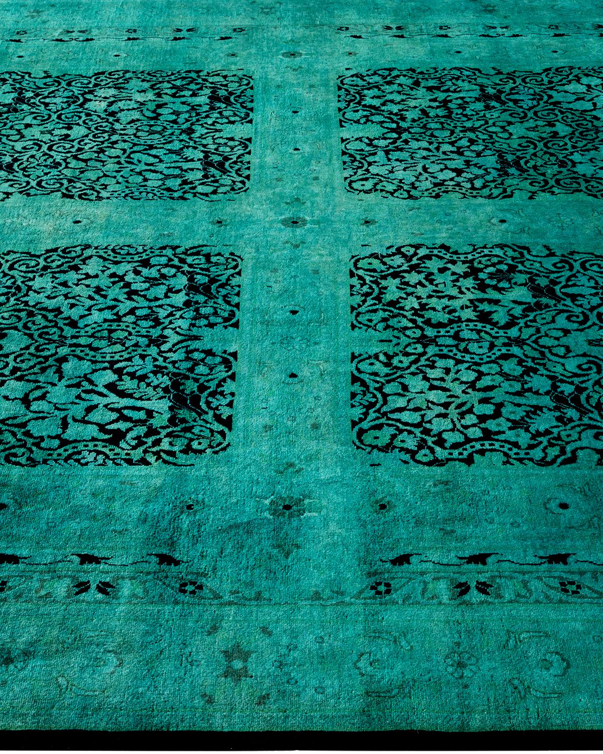 Tappeto contemporaneo in lana sovratinta annodata a mano di colore blu In condizioni Nuovo in vendita a Norwalk, CT
