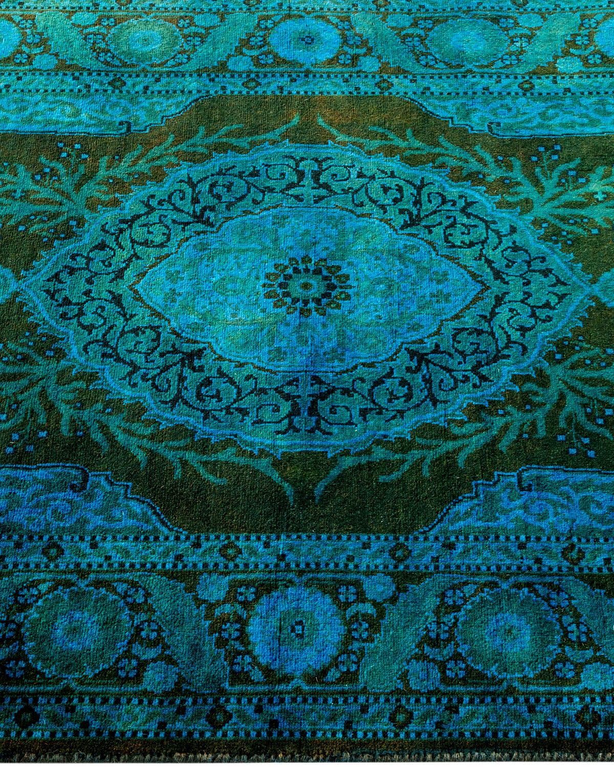 Tappeto contemporaneo in lana sovratinta annodata a mano di colore blu In condizioni Nuovo in vendita a Norwalk, CT
