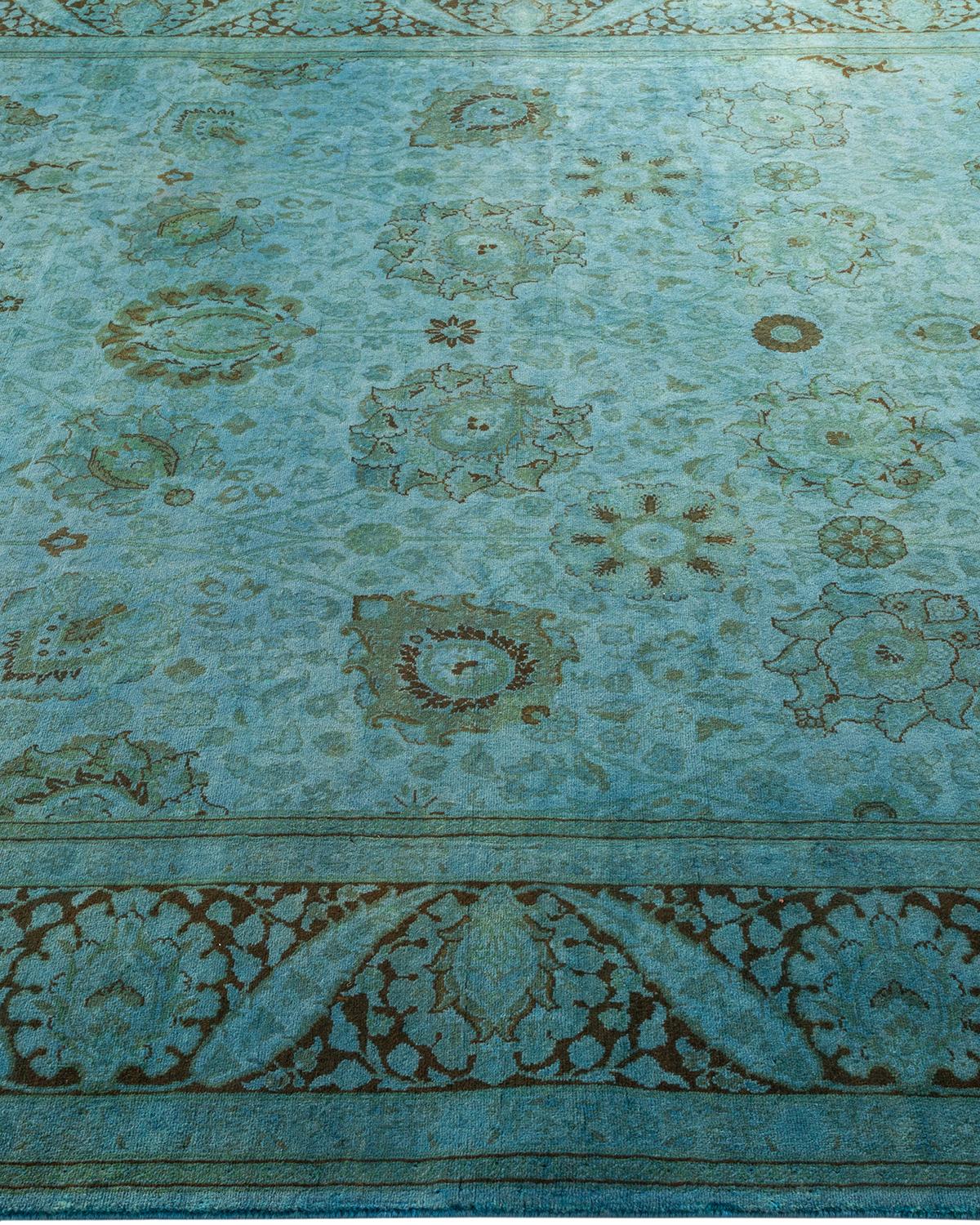 Tappeto contemporaneo in lana sovratinta annodata a mano di colore blu In condizioni Nuovo in vendita a Norwalk, CT