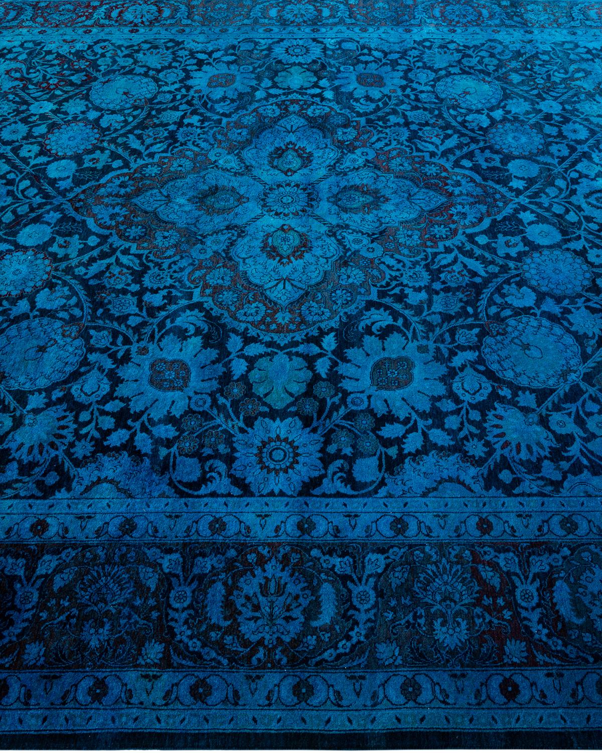 Tappeto contemporaneo in lana sovratinta annodata a mano di colore blu In condizioni Nuovo in vendita a Norwalk, CT