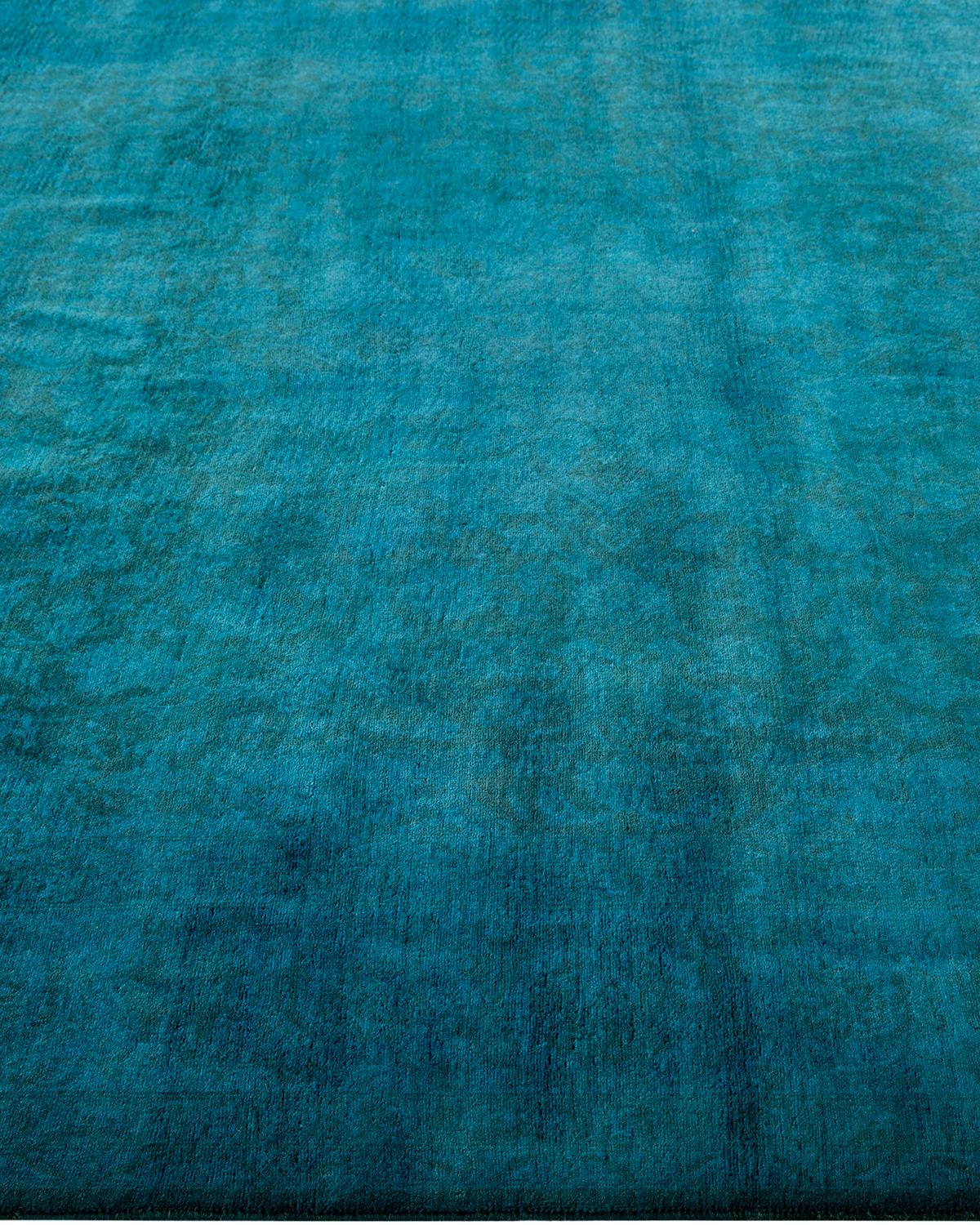 Tappeto contemporaneo in lana sovratinta annodata a mano di colore blu In condizioni Nuovo in vendita a Norwalk, CT