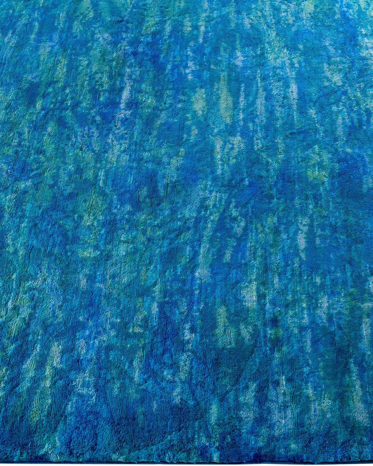 Tappeto contemporaneo in lana sovratinta annodata a mano di colore blu In condizioni Nuovo in vendita a Norwalk, CT