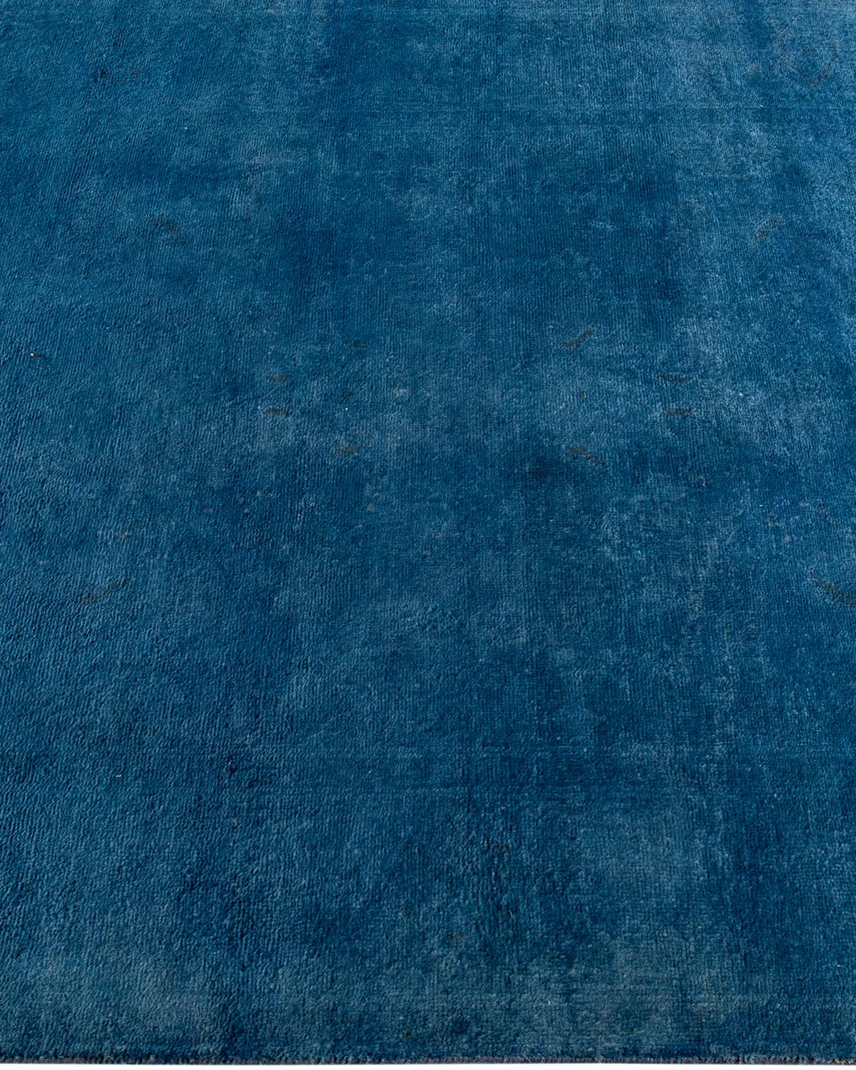 Tappeto contemporaneo in lana sovratinta annodata a mano di colore blu In condizioni Nuovo in vendita a Norwalk, CT