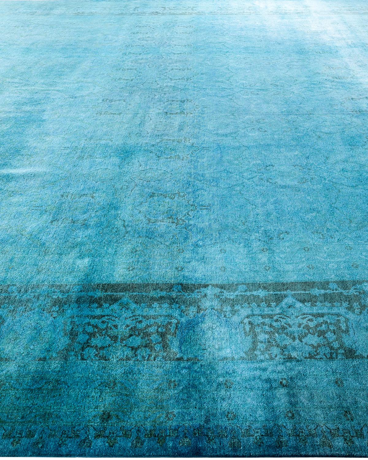Tapis de sol contemporain en laine surteinte nouée à la main, bleu Neuf - En vente à Norwalk, CT