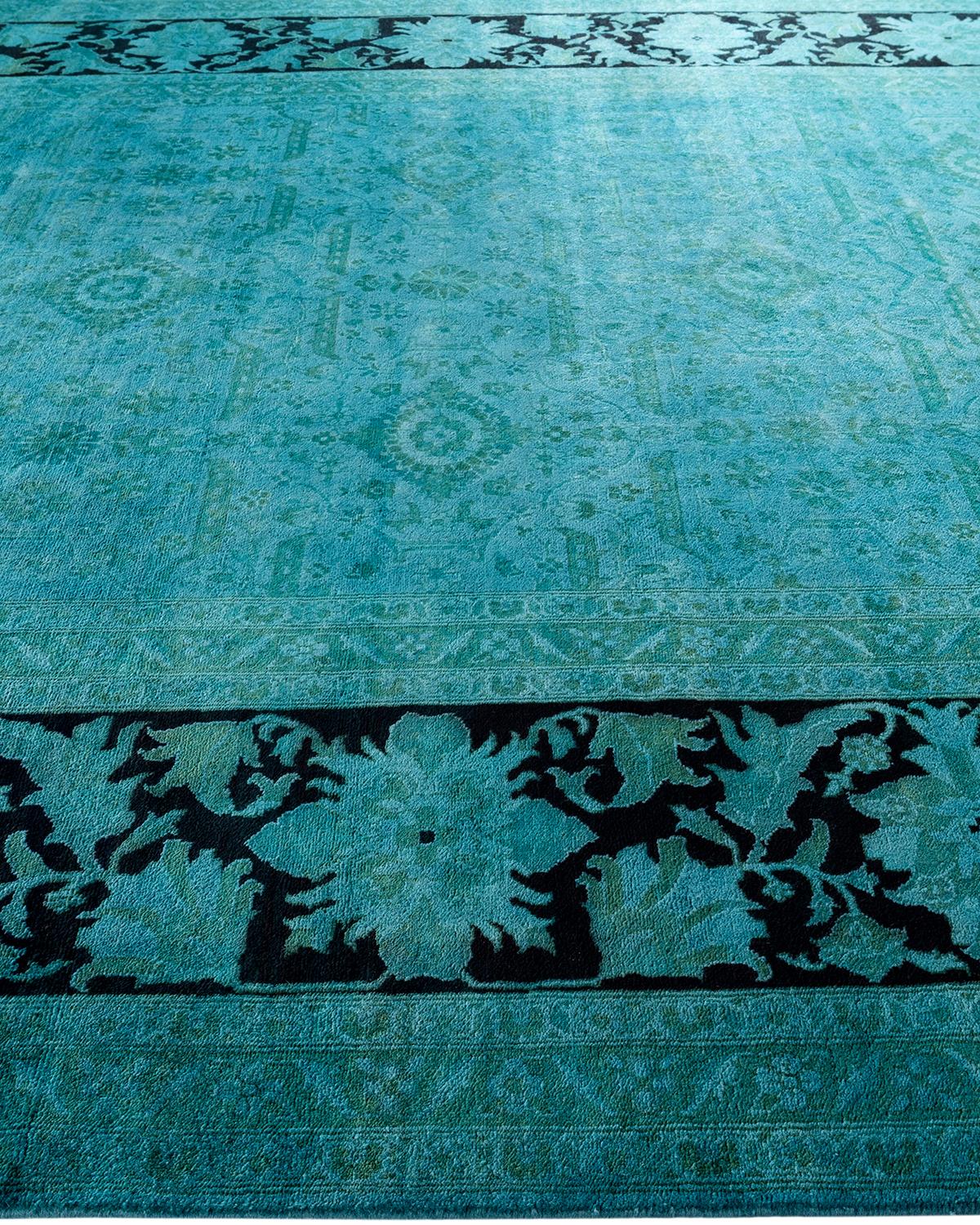 Tappeto contemporaneo in lana sovratinta annodata a mano di colore blu In condizioni Nuovo in vendita a Norwalk, CT