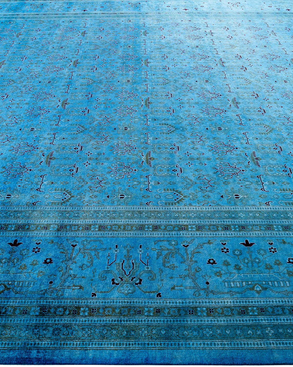 Tappeto contemporaneo in lana sovratinta annodata a mano di colore blu In condizioni Nuovo in vendita a Norwalk, CT