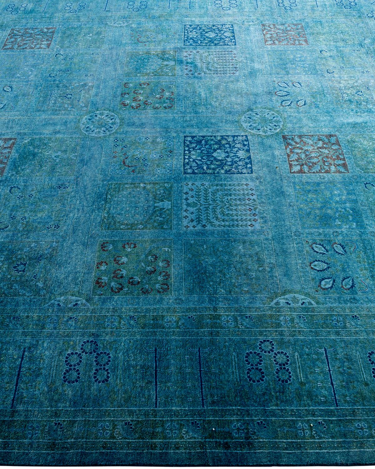 Tappeto contemporaneo in lana sovratinta annodata a mano di colore blu In condizioni Nuovo in vendita a Norwalk, CT