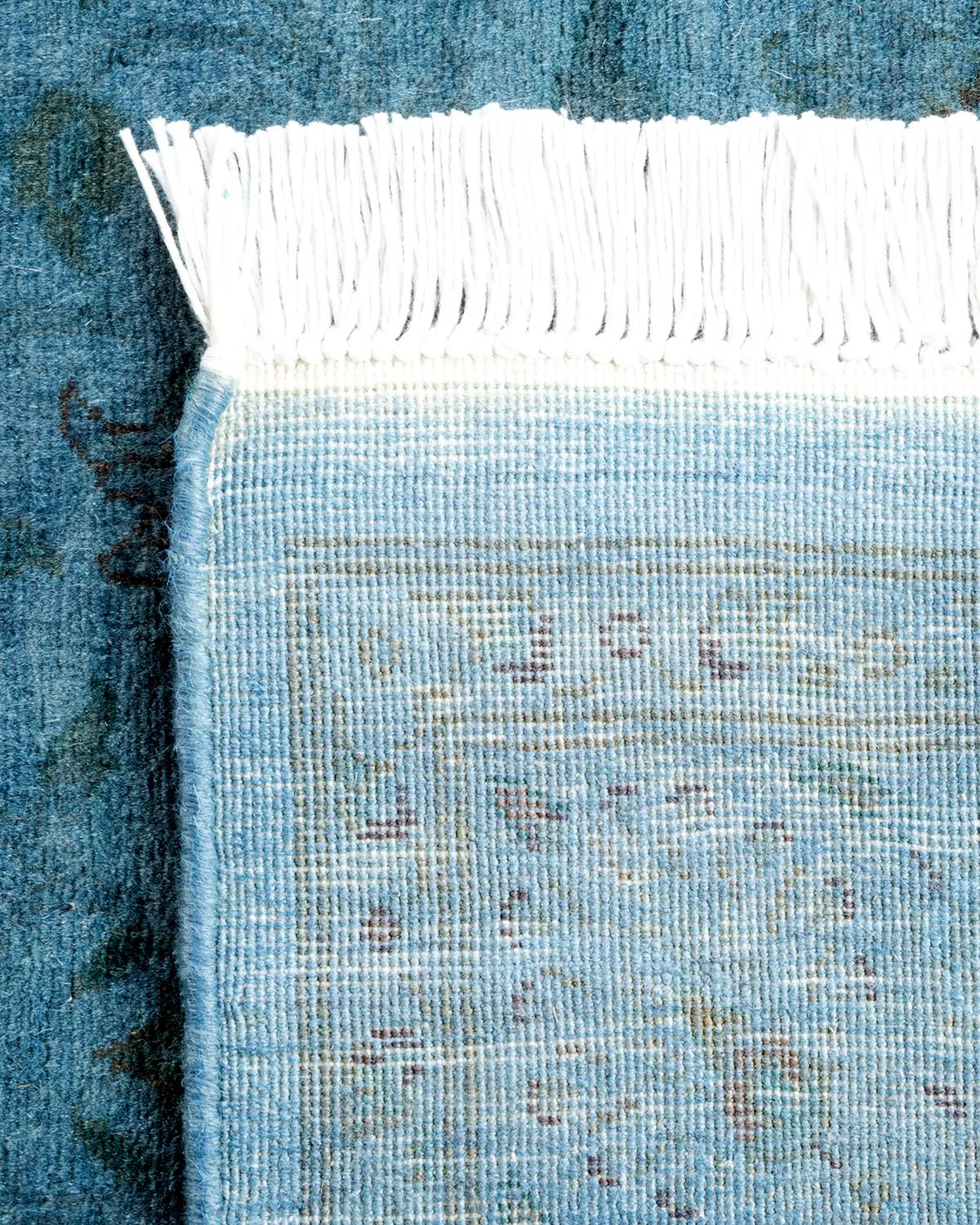 XXIe siècle et contemporain Tapis de sol contemporain en laine surteinte nouée à la main, bleu en vente