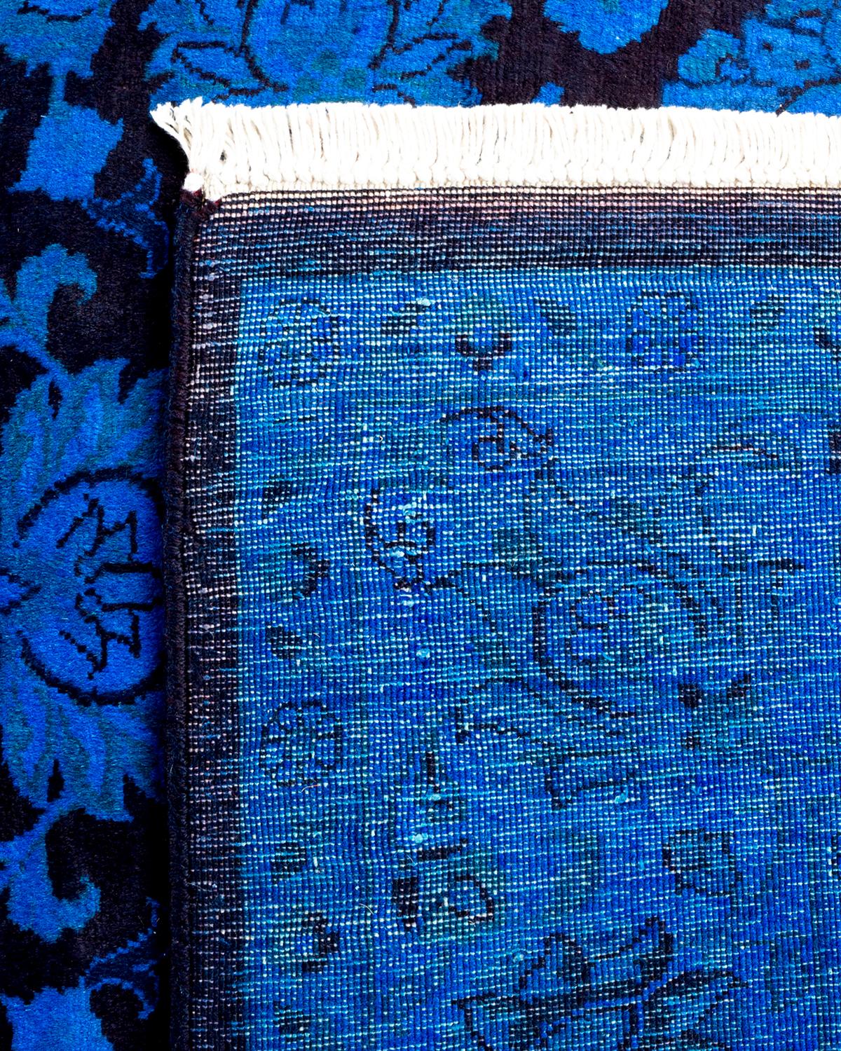 XXIe siècle et contemporain Tapis de sol contemporain en laine surteinte nouée à la main, bleu en vente