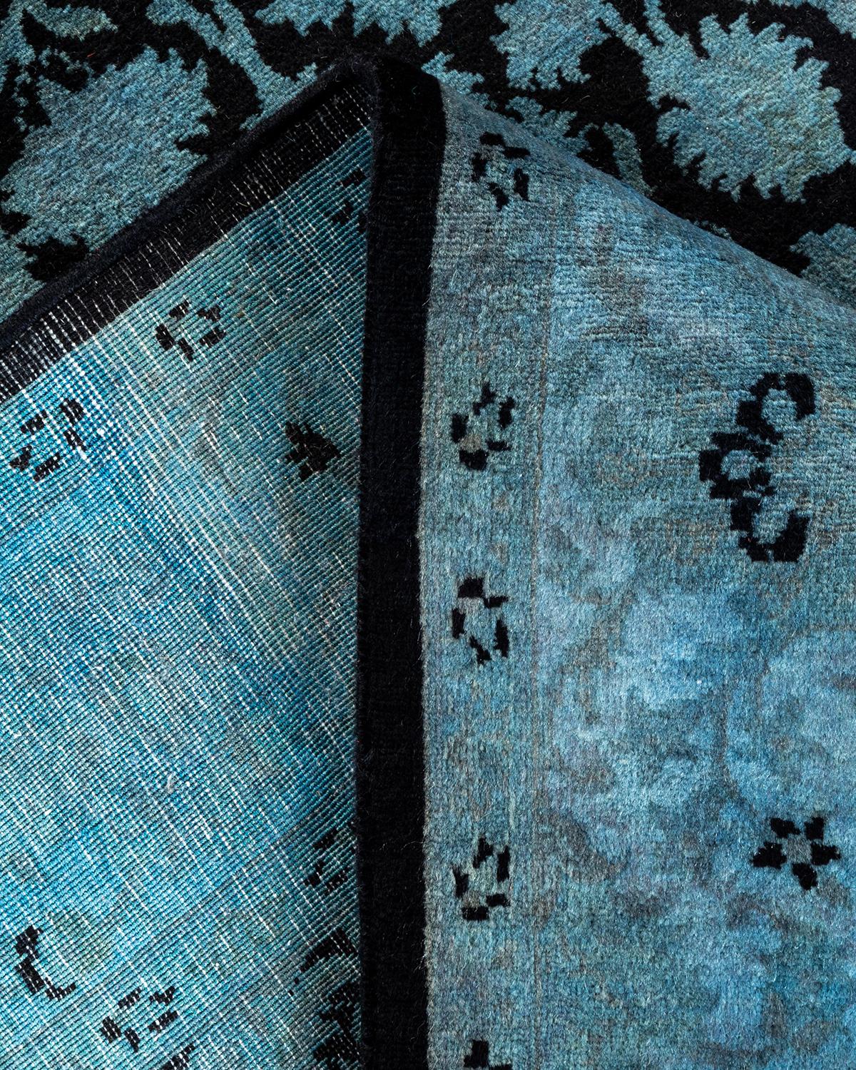 XXIe siècle et contemporain Tapis de sol contemporain en laine surteinte nouée à la main, bleu en vente