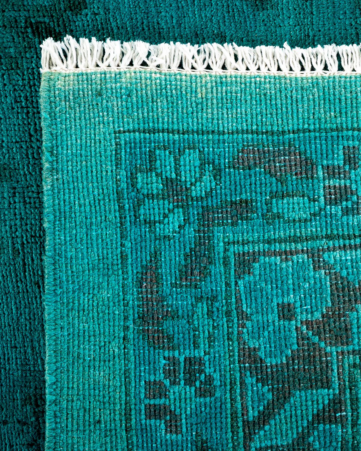 Contemporary Overdyed Hand Knotted Wool Blue Area Rug (21. Jahrhundert und zeitgenössisch) im Angebot